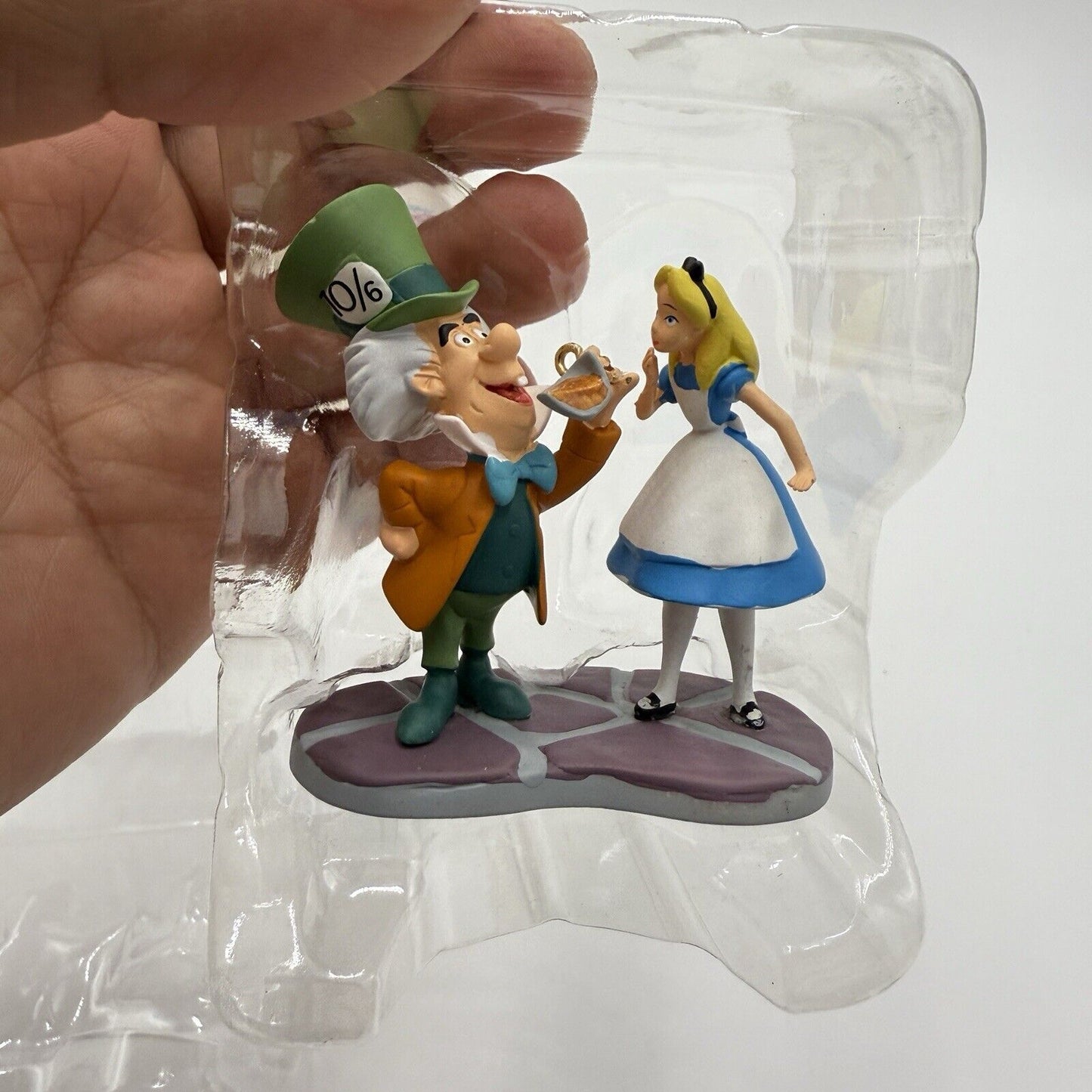 2011 Hallmark Ornament Disney Alice Teatime In Wonderland Christmas Figurine