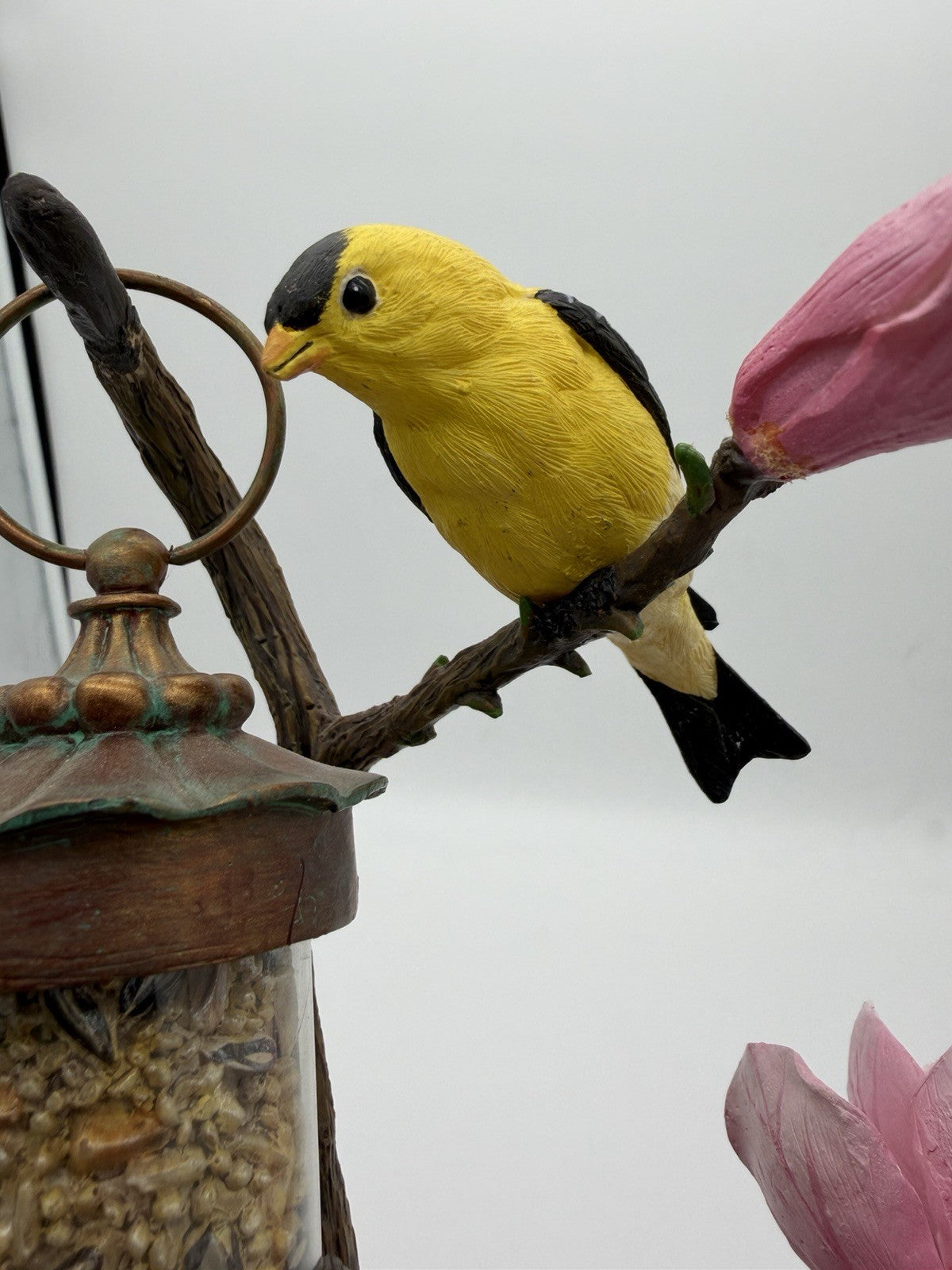 Danbury Mint Backyard Splendor By Bob Guge Feeder 12”H Birds Sculpture Painted