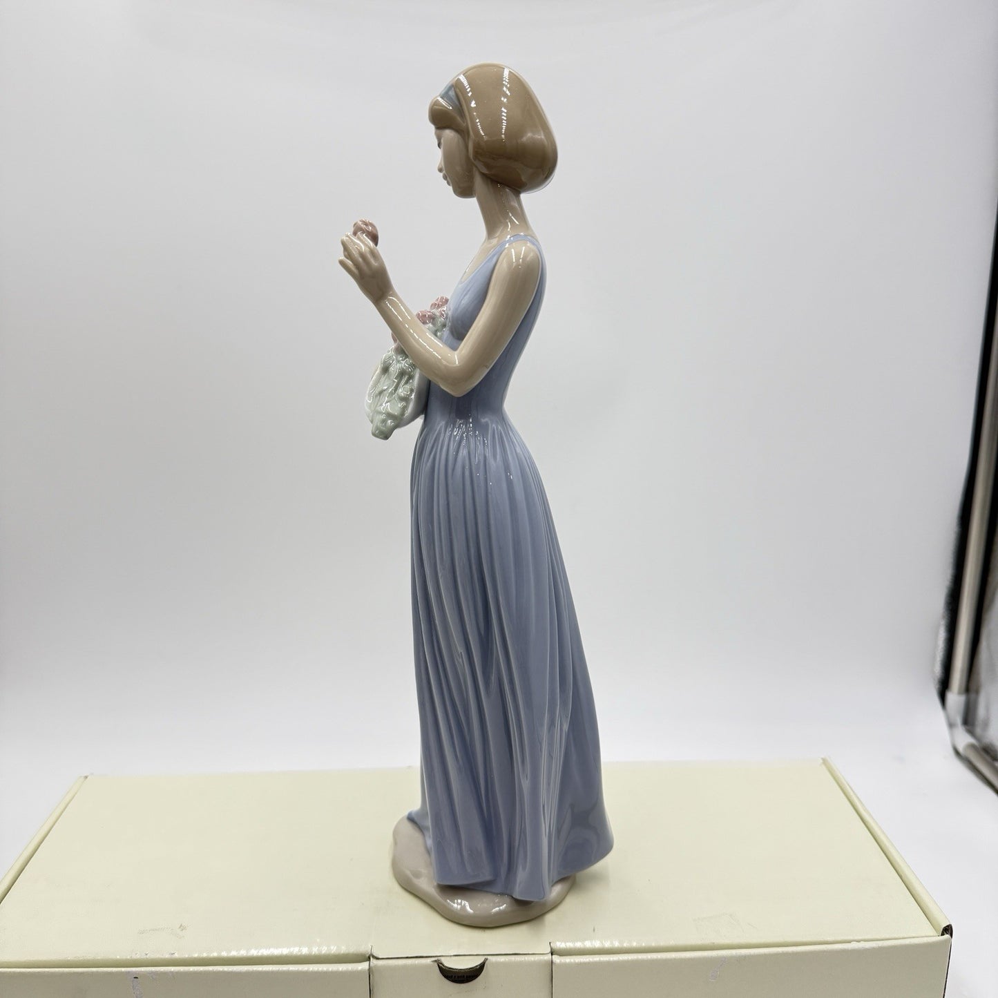 Nao By LLADRO My Little Bouquet Girl Holding Flowers 12.5" Porcelain Figurine