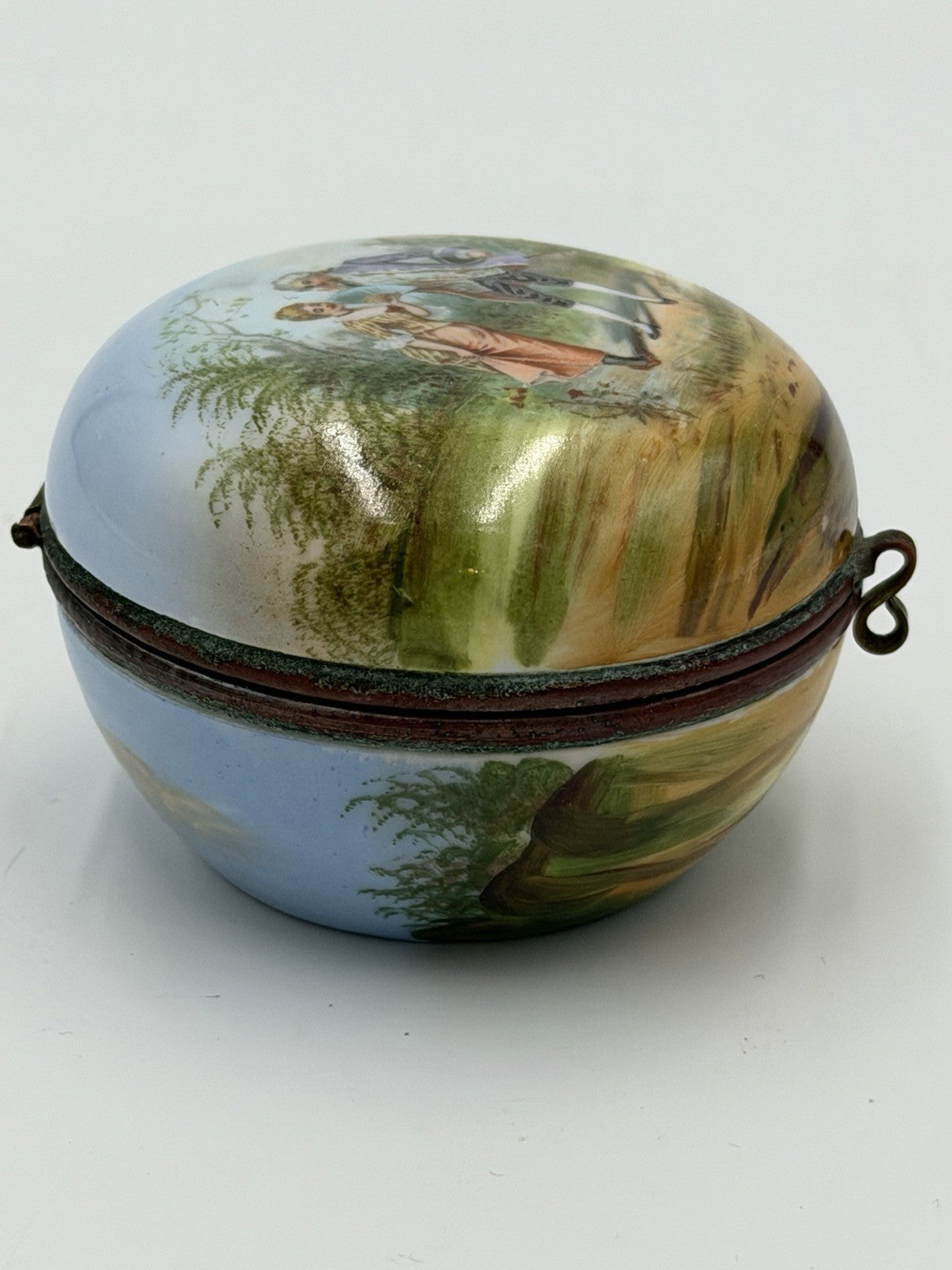 Antique French Victorian porcelain snuff box hand-painted romantic scene