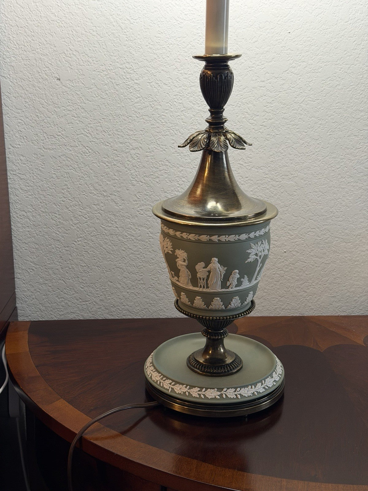 Wedgwood jasperware green TORCHIERE Table Lamp 1959 Vintage 27”H England