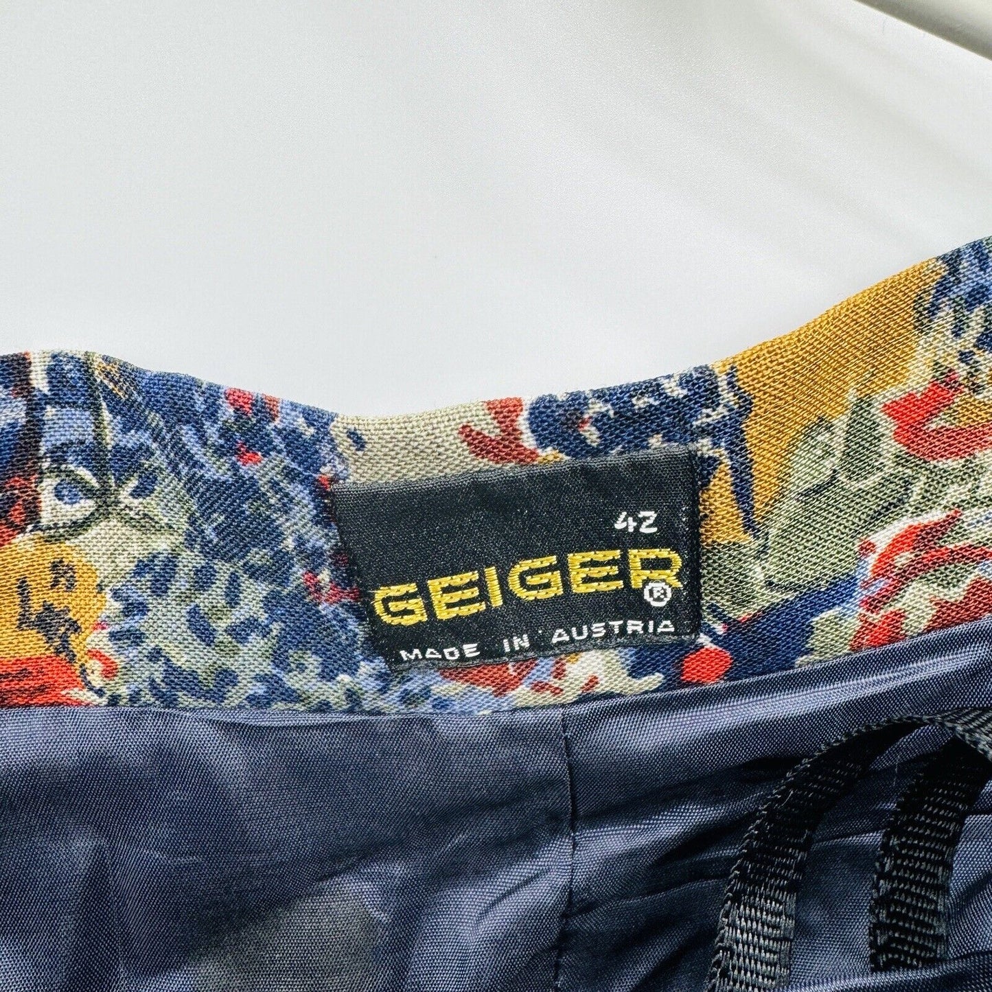 Geiger Pleated Printed Pure Wool Skirt size 42 Made In Austria Vintage 33inL