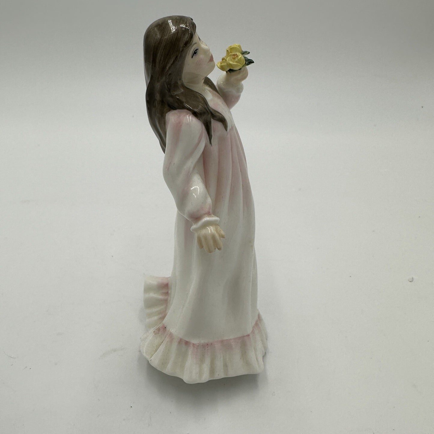 Royal Doulton Figurine Flowers For Mother Hand-painted HN3454 England Porcelain