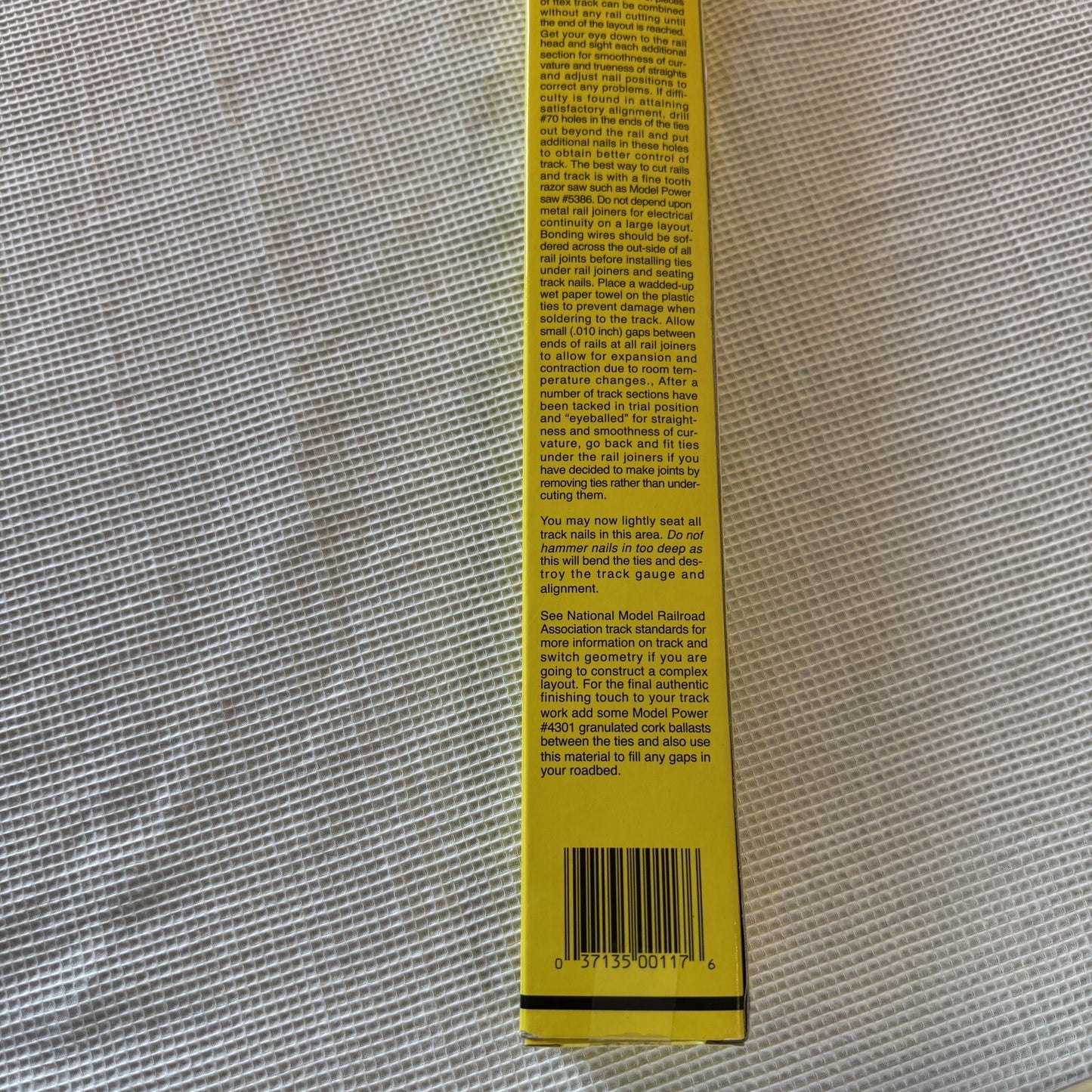 Model Power HO #117 Curvable Track 5 pcs 36" Total 15 Ft Train Track Cork Bed