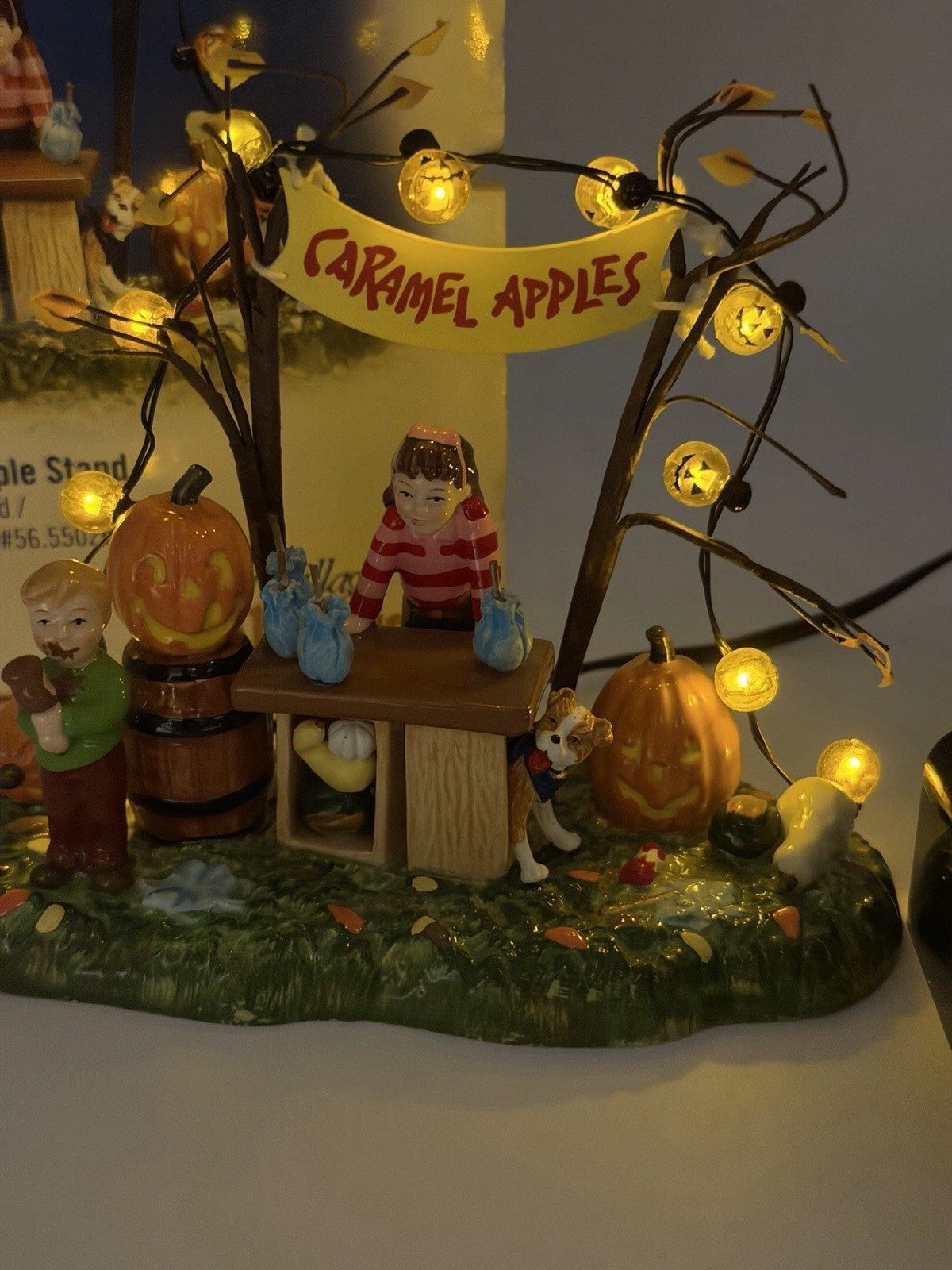 Department 56 Snow Village Caramel Apple Stand Halloween Fall Autumn Lights Up