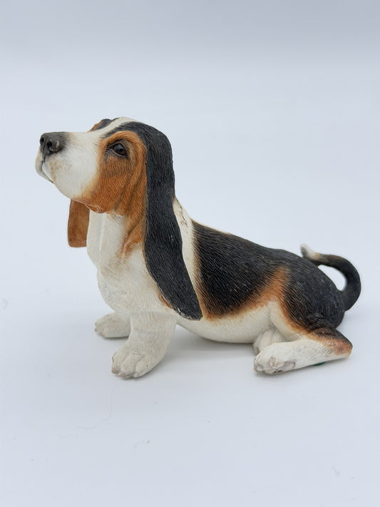 COUNTRY ARTISTS Bassett Hound Puppy Sitting Dog Figurine Resin Painted 2000