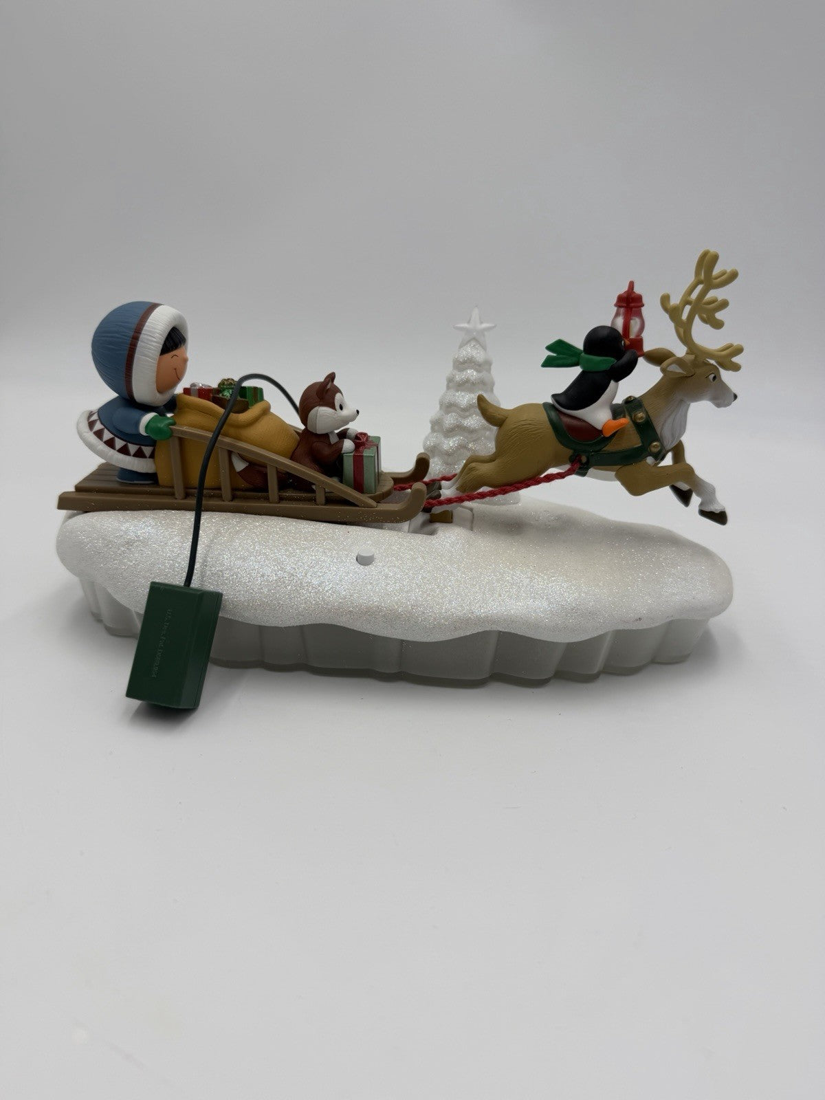 Hallmark 2015 Here Comes Frosty Friends Christmas Tabletop Decor Reindeer
