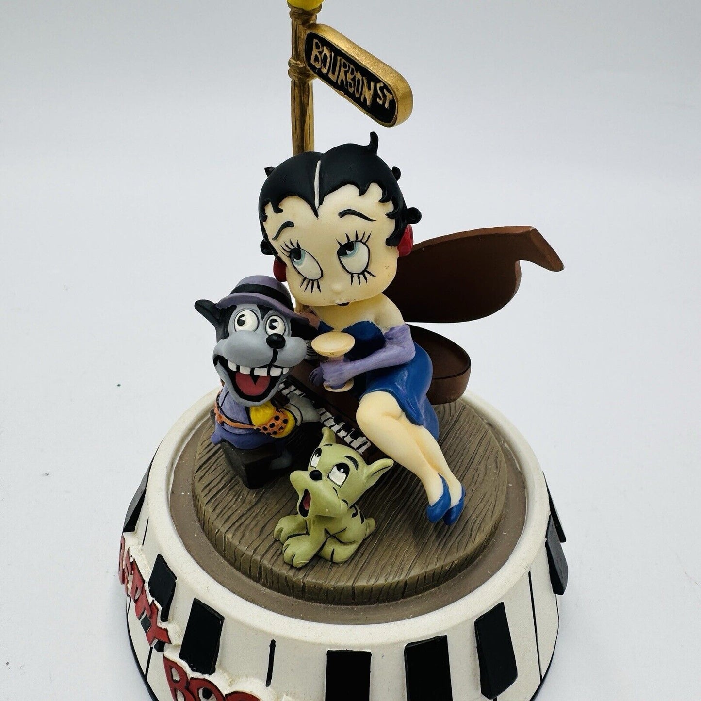 Betty Boop “Bourbon Street” Hand Painted Statue With Glass Dome 5.5” Tall. VGC!