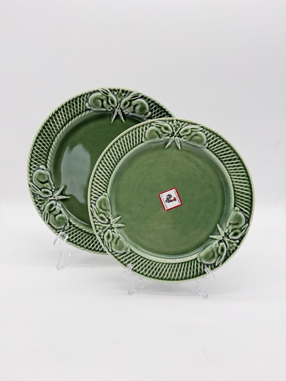 Bordallo Pinheiro Art Pottery Green Embossed Rabbits Bunny Dinner /dessert Plate