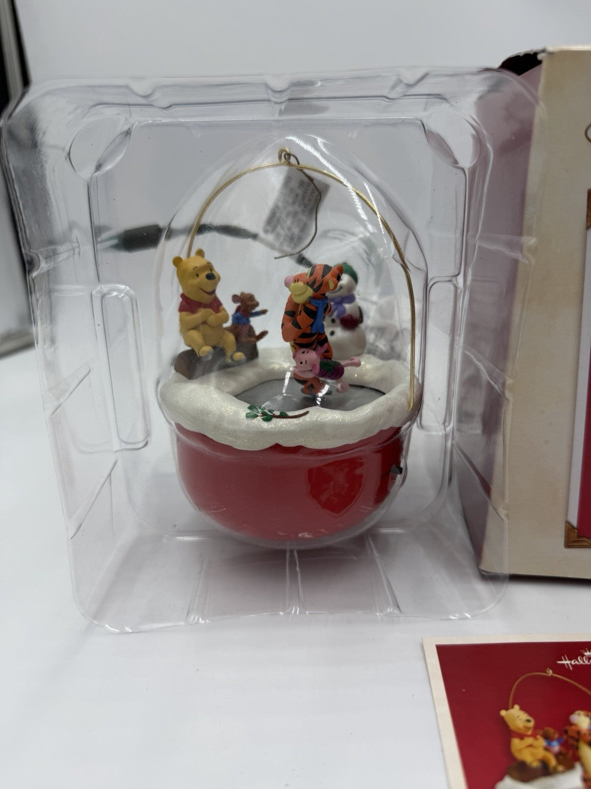 Hallmark Keepsake Magic Motion 2002 Winnie The Pooh Skating In Circles New
