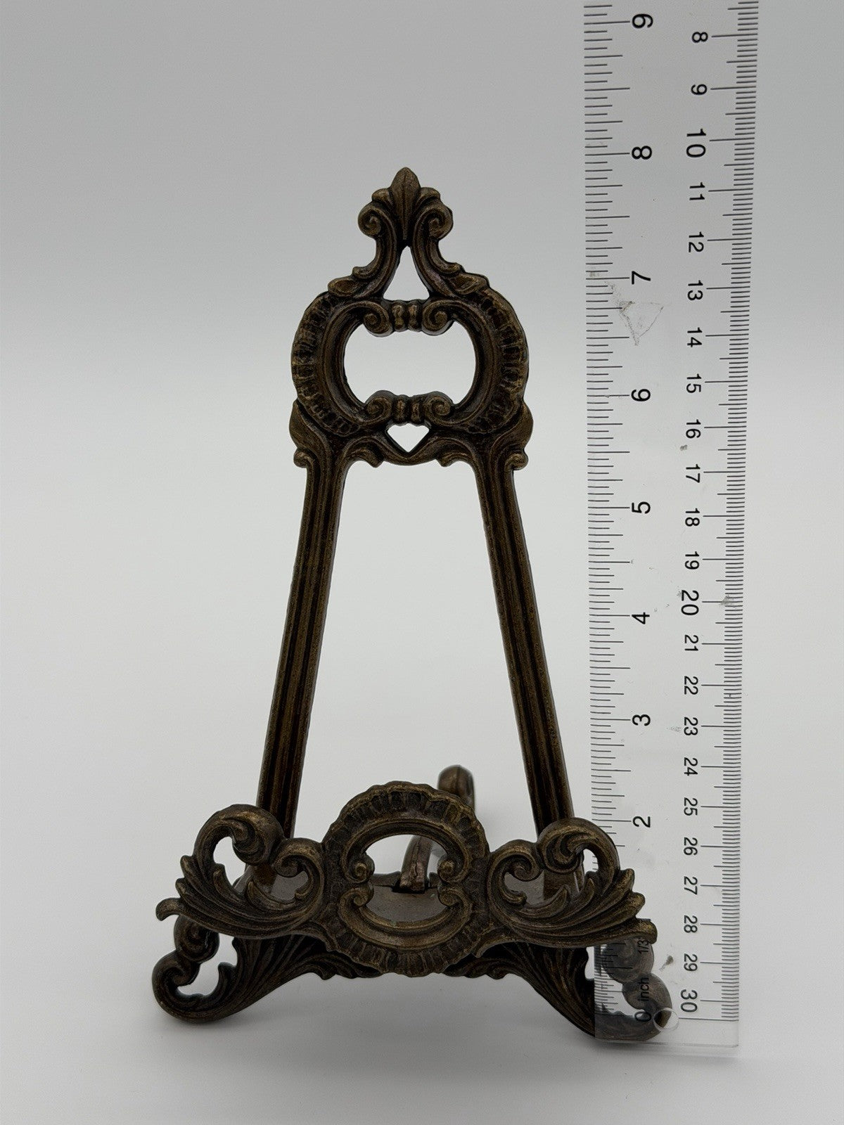 Antique Ornate Bronze 8”Frame Metal Table Top Easel Picture Book Plate Stand