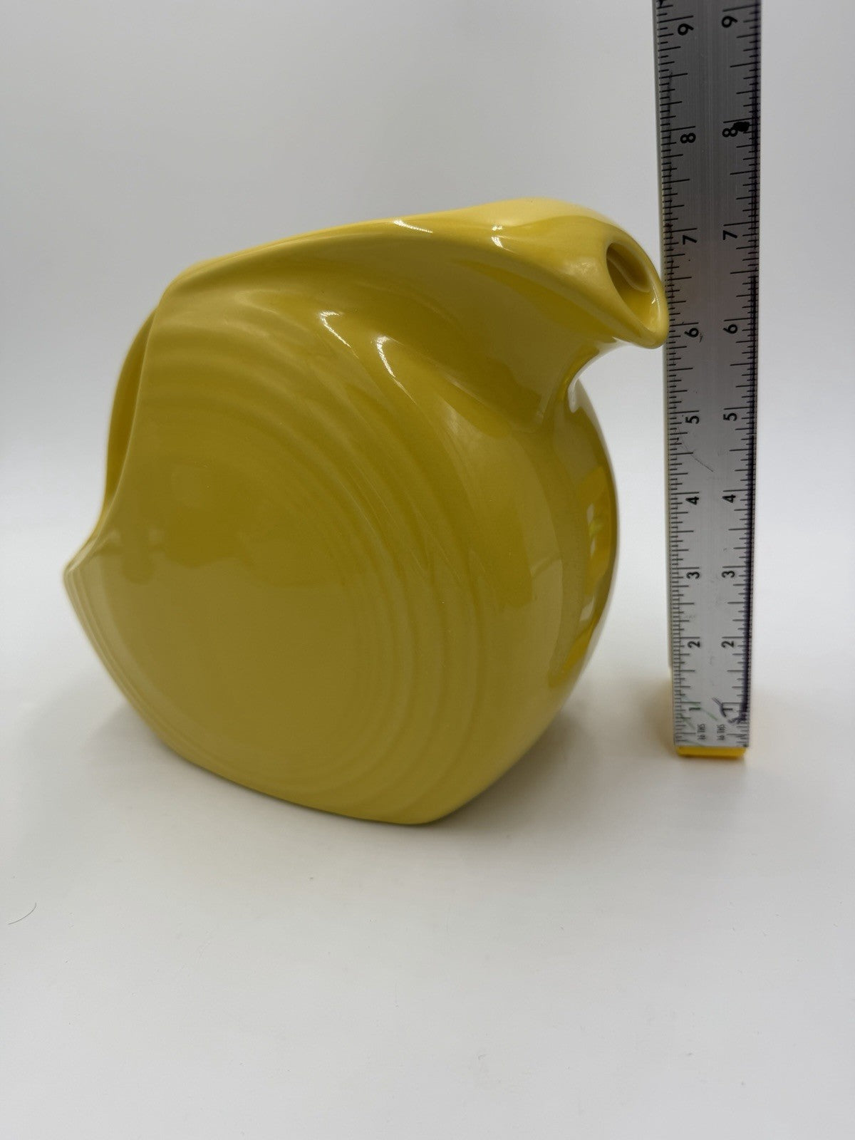 Large Fiesta Fiestaware Pottery Yellow Disc Water Juice Pitcher Homer Laughlin