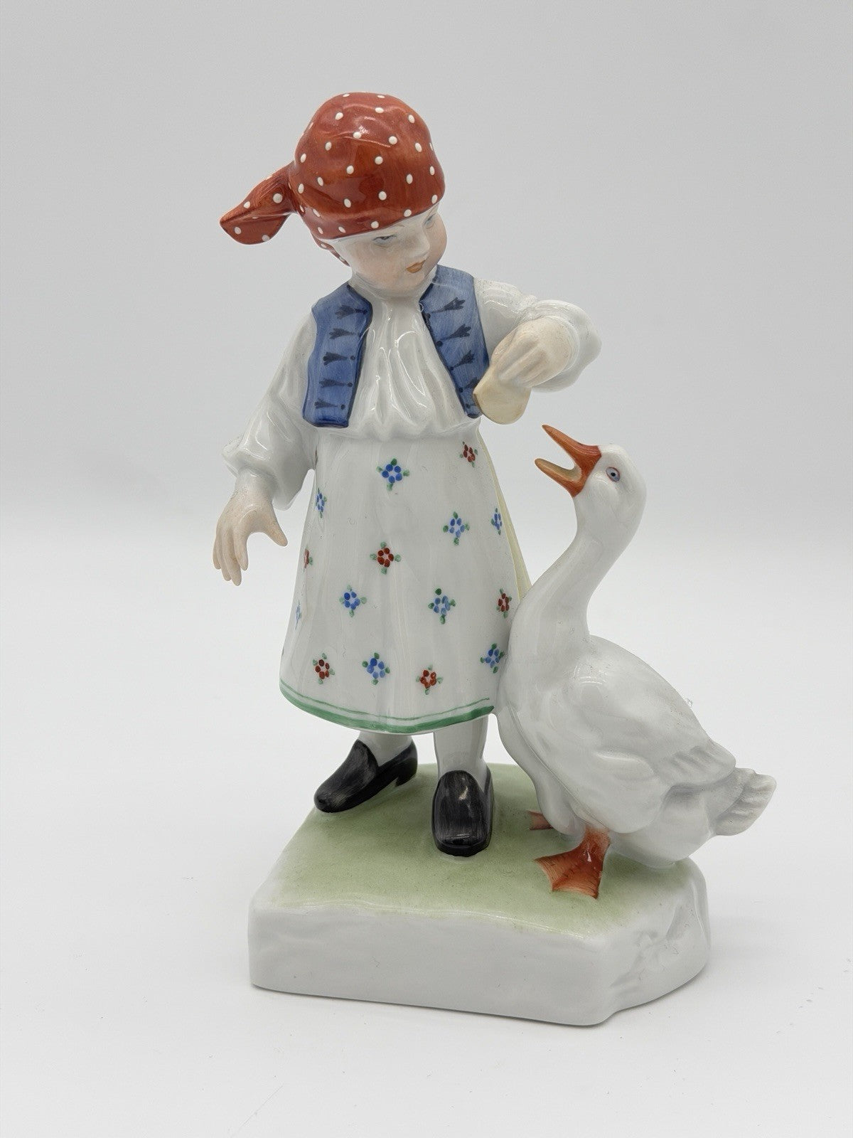 Herend Hungary Girl Feed Goose Hand Painted Porcelain Figurine #5565 Vintage