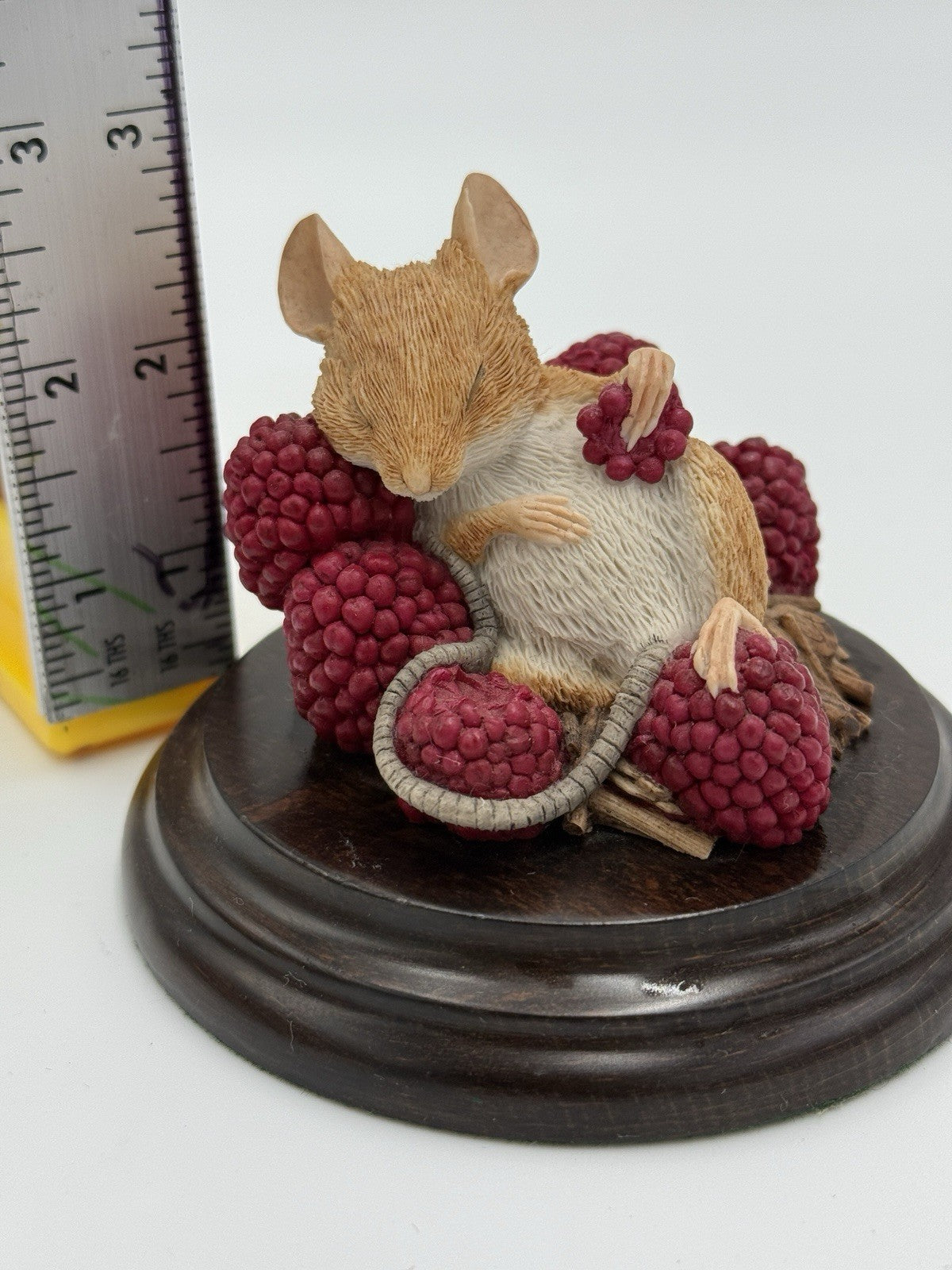 Country Artists England Mouse Berries Figurine 1990 Wooden Base Rare