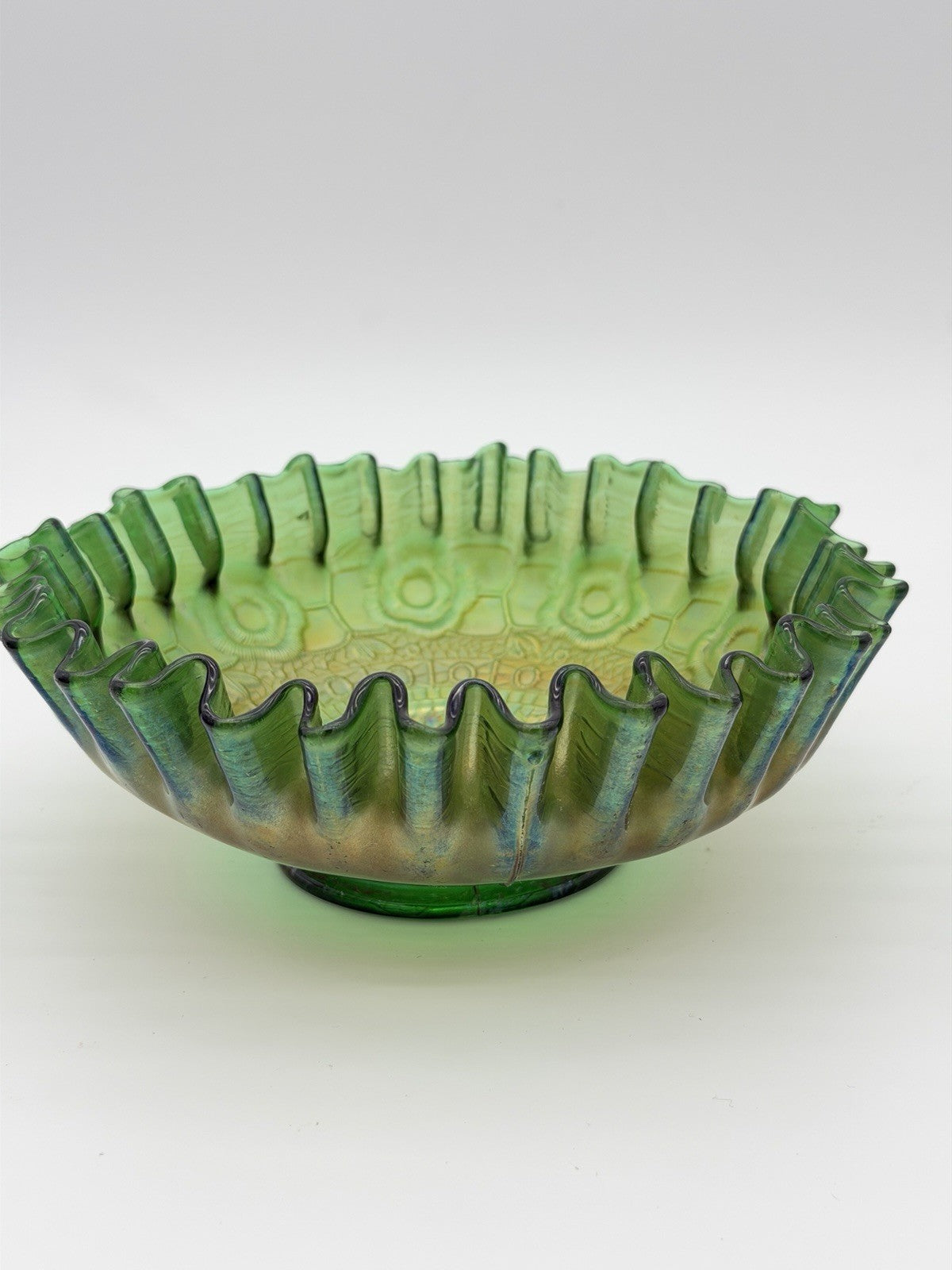 Fenton Art Glass Carnival Green Iridescent Persian Medallion Bowl 2.5”Hx7” Antiq