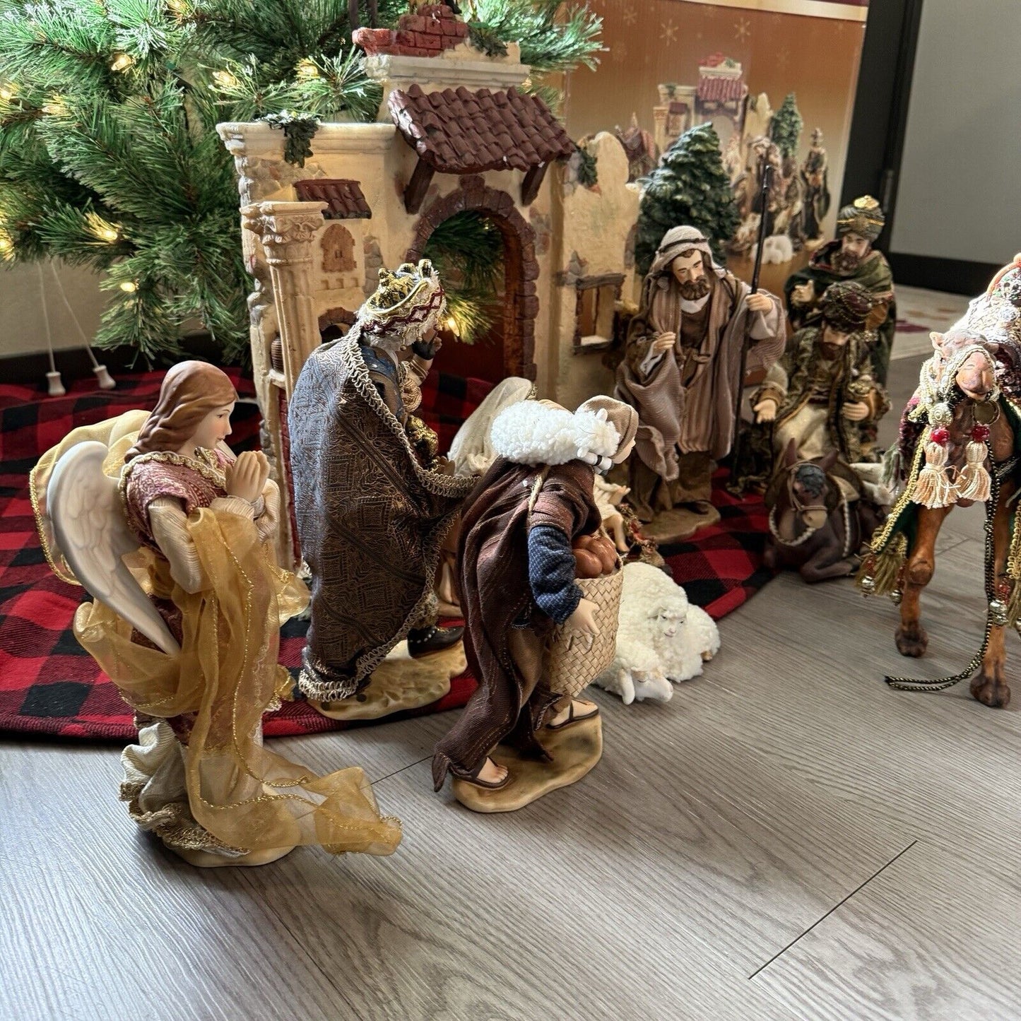 Member Mark 2007 Nativity 13 PCs Set Holiday Collection Hand Painted Porcelain