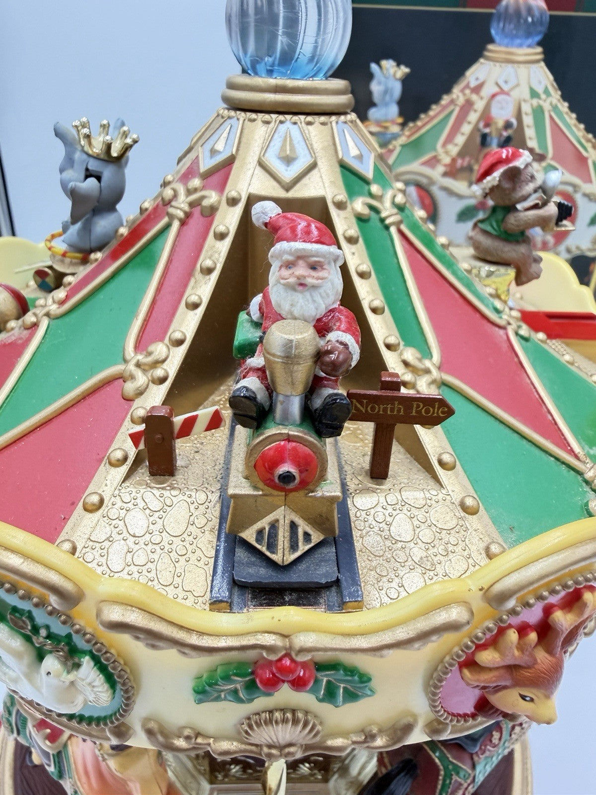 Maisto Christmas Holiday- Musical Animated Merry Go Round Carousel Vintage