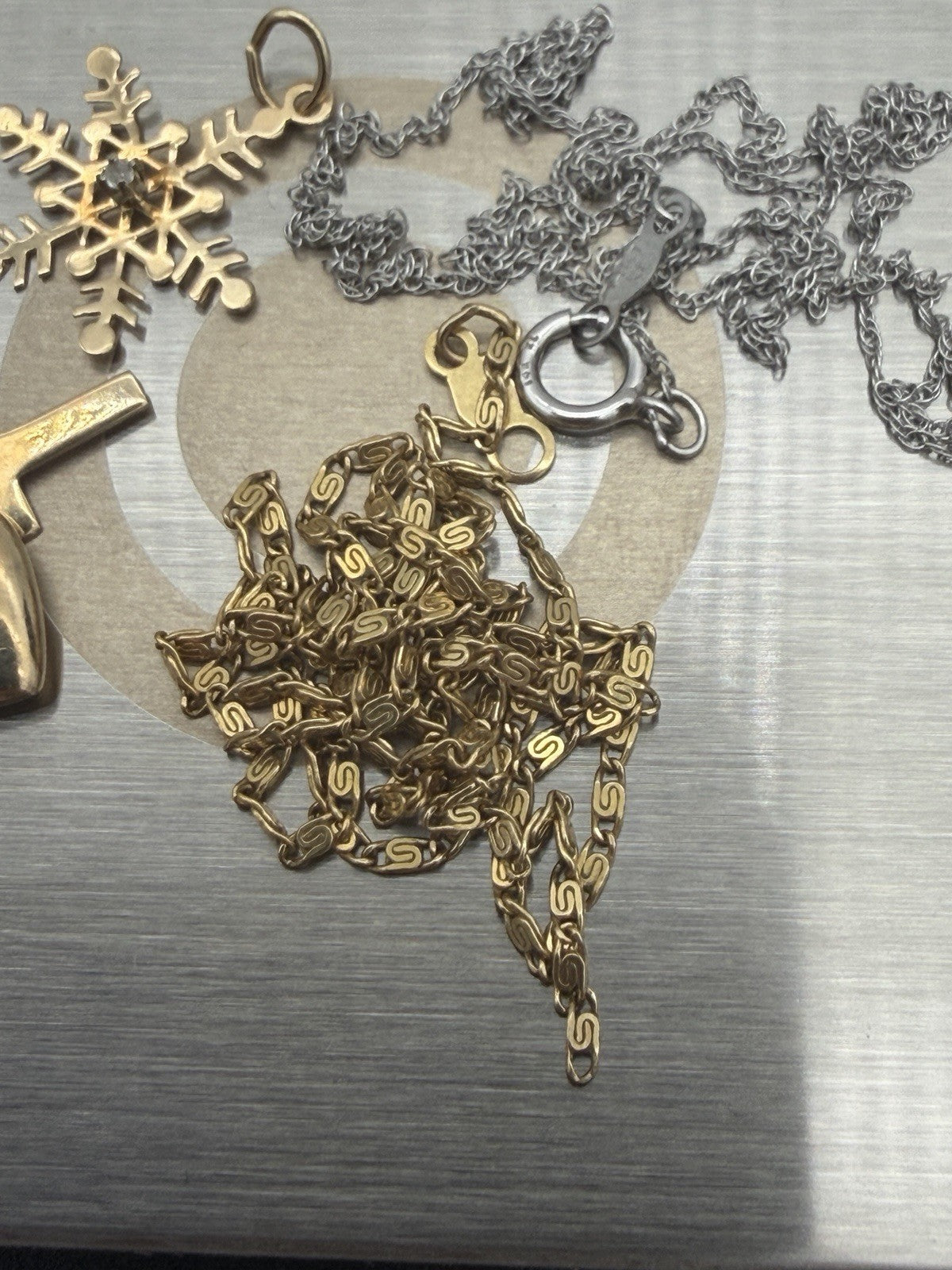 14k Yellow & 10k White Gold Pendants Chains 3.5g Scrap Gold 4 PCs