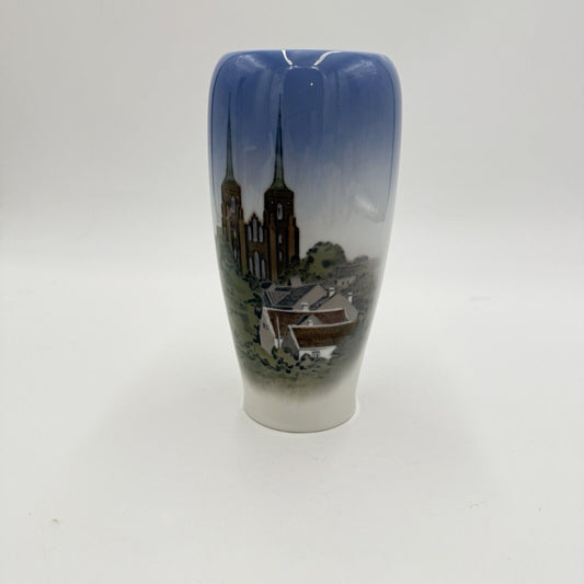 Vintage Royal Copenhagen Vase #4557 Roskilde Gothic Cathedral 6 3/4" H