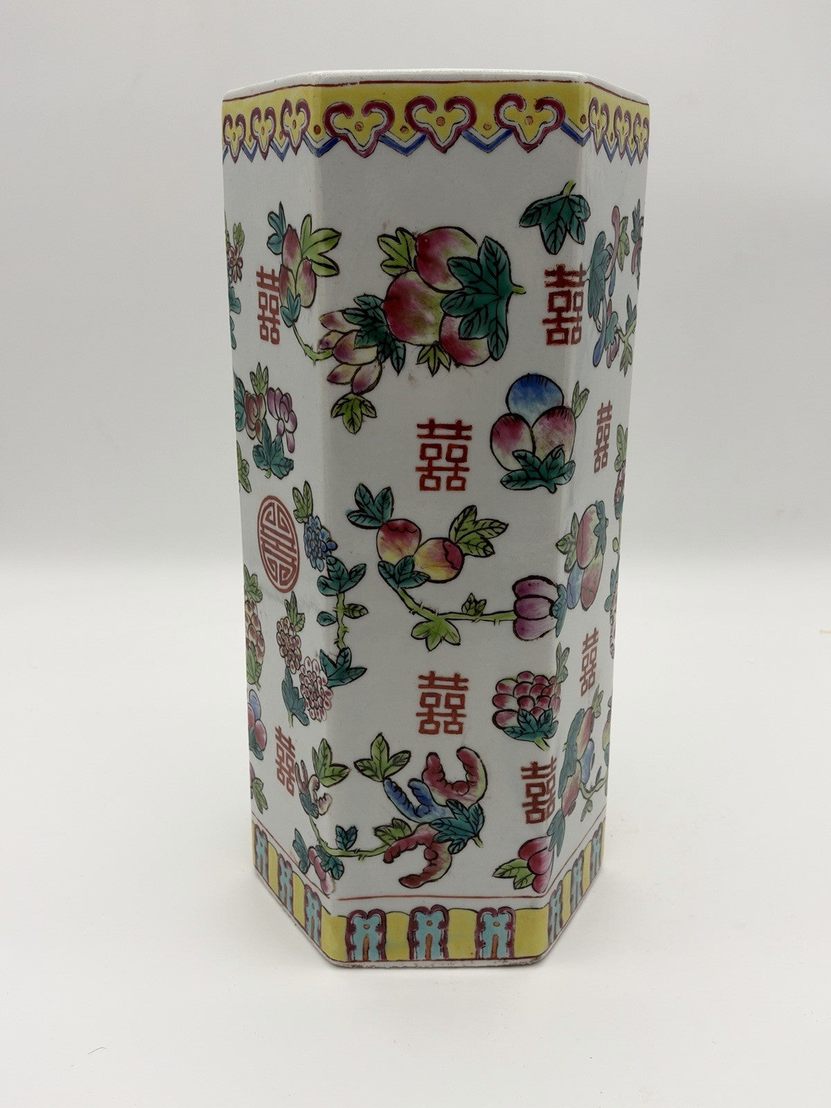 Antique Chinese hexagonal brush Porcelain Da Qing Tongzhi Nian Zhi Peaches Vase