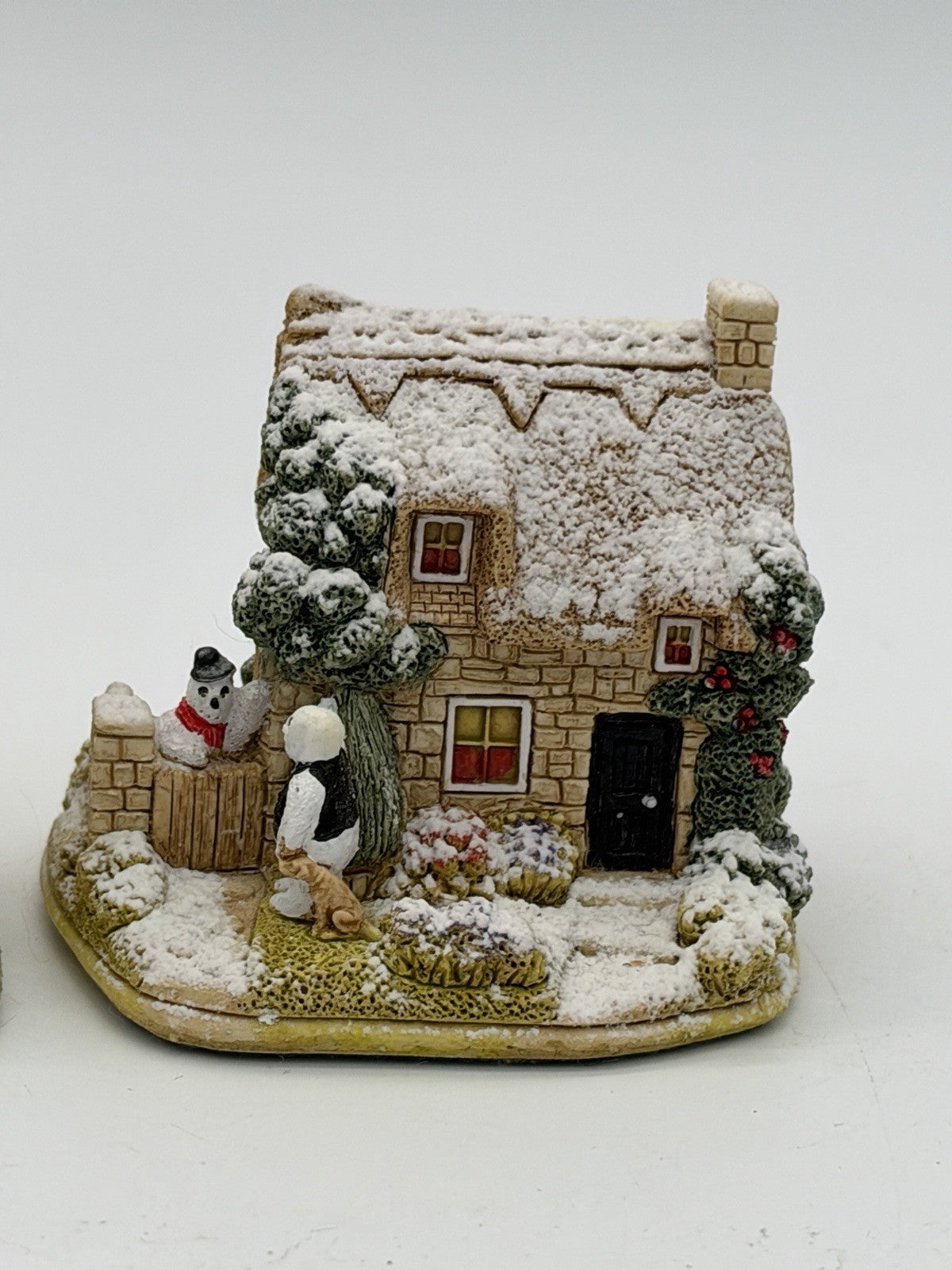 Lilliput Lane Winter Warmer cottage Ice to Meet You 2001 England Figurines 2”