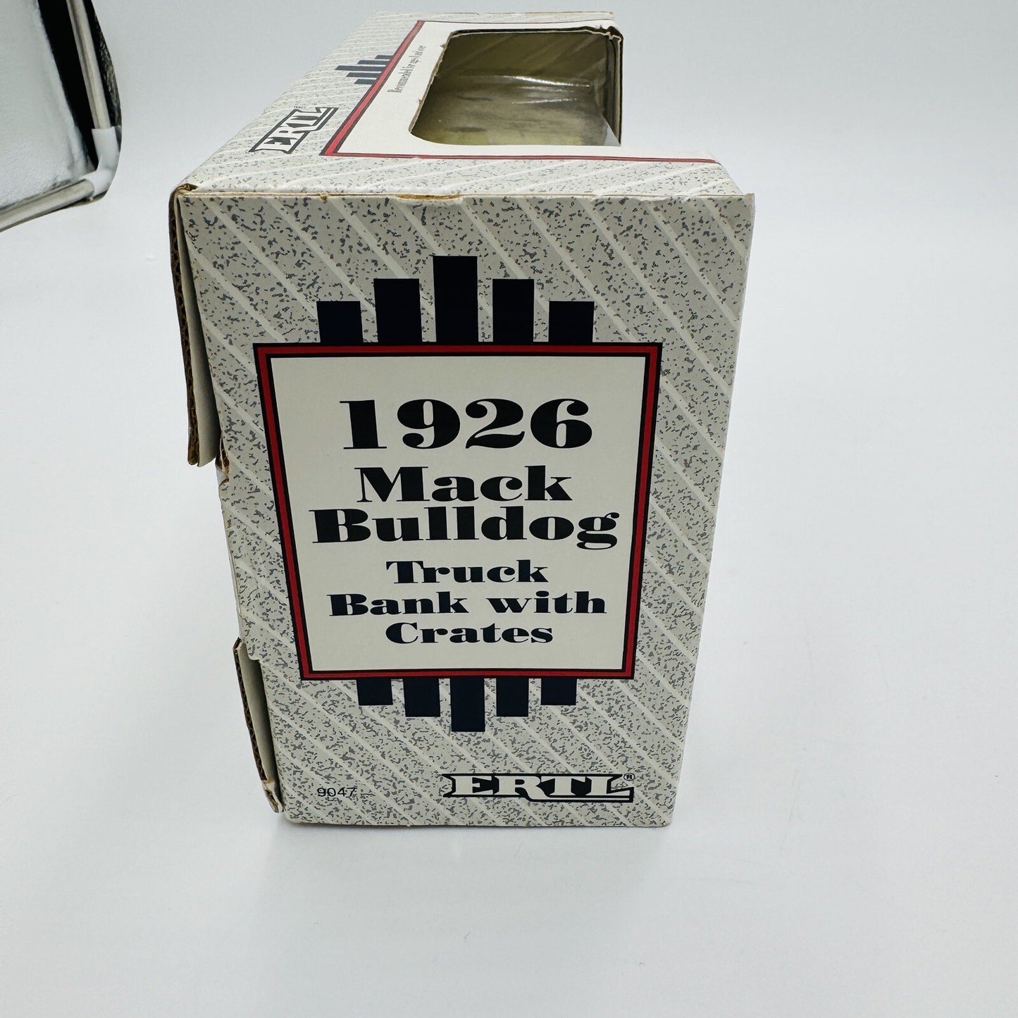 ERTL Anheuser-Busch 1926 Mack Bulldog Truck Bank W/Crates #9047 St Louis MO