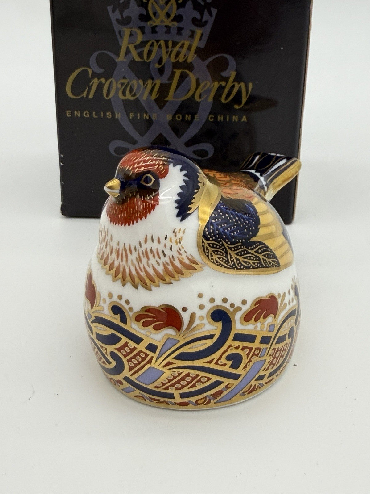 Royal Crown Derby Nesting Goldfinch Paperweight England Porcelain Gold Stopper