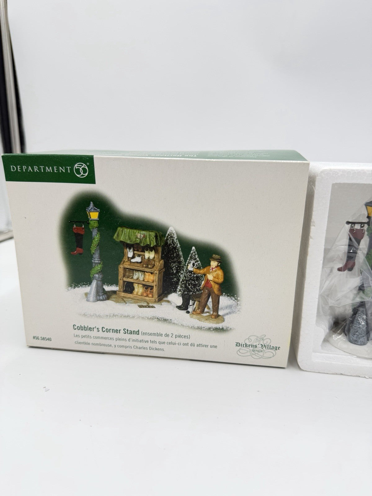 Department56 Cobbler's Corner Stand Dickens Village Christmas  W/Box 2 Figurines