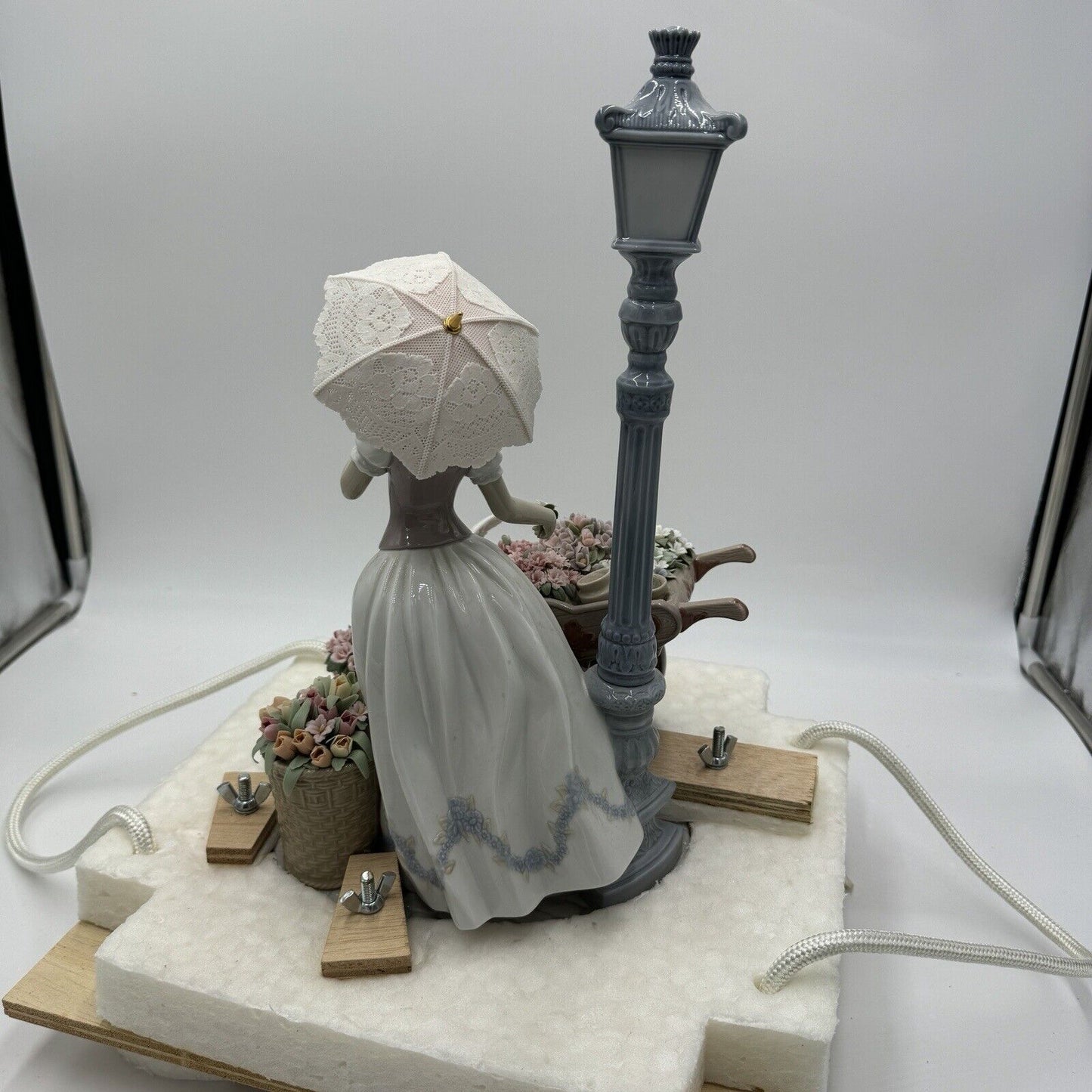 Lladro Sculpture Flowers For Everyone 15in Girl Parasol Boxed Large Lladró Spain