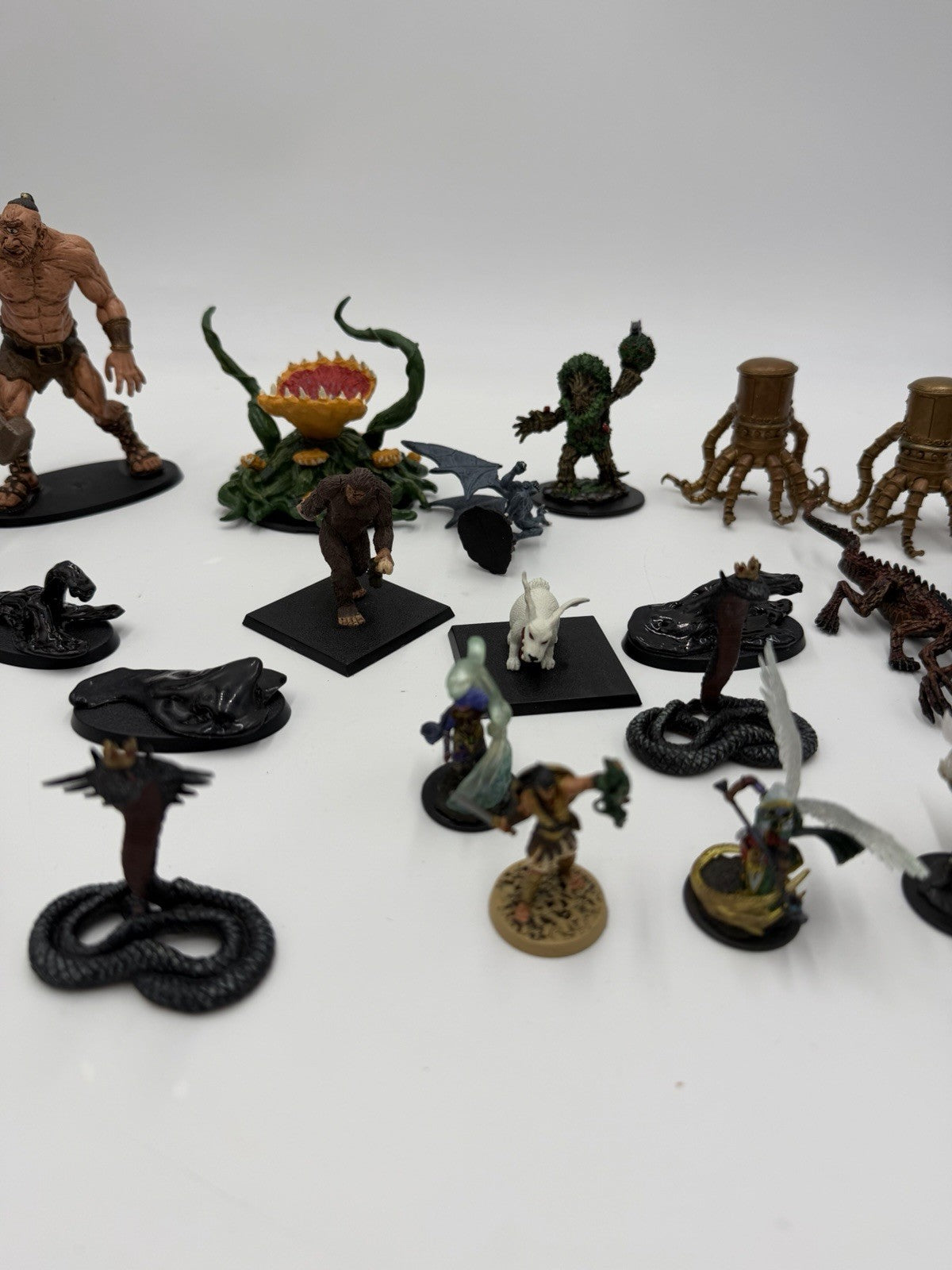 Painted Miniatures Wizards Wizkids Games Workshop Reaper Miniatures Lot 26 PCs