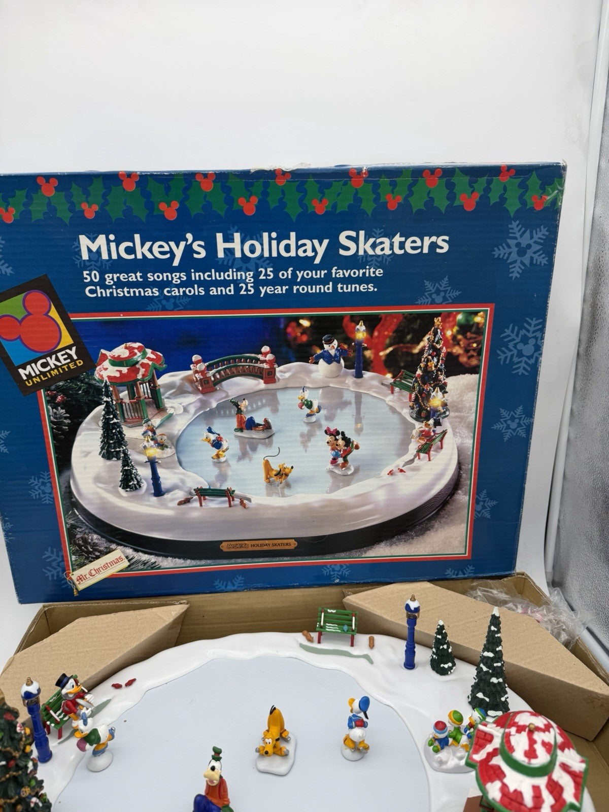 Mr Christmas 1996 Disney Mickeys Holiday Skaters Ice Skating Pond Rink Complete