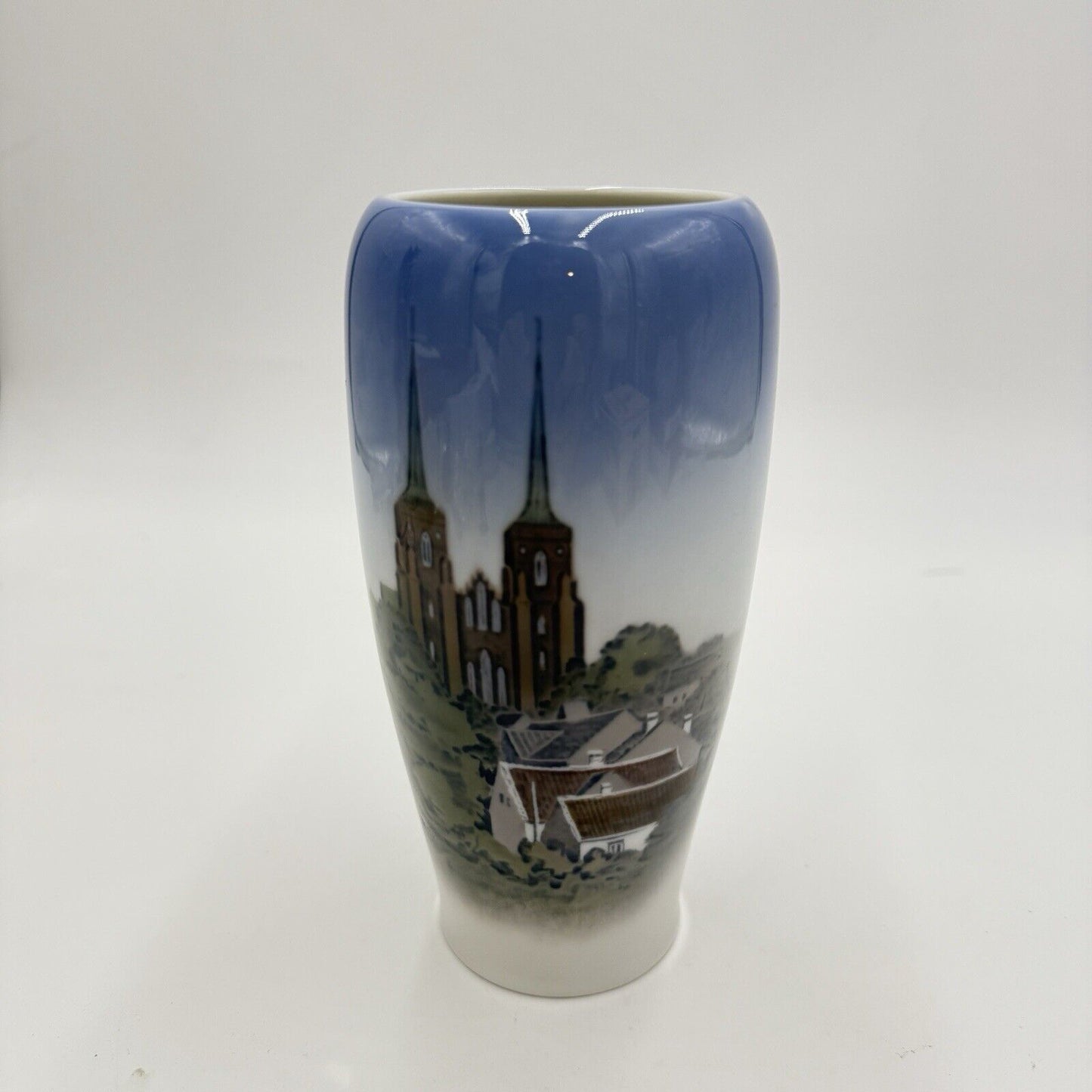 Vintage Royal Copenhagen Vase #4557 Roskilde Gothic Cathedral 6 3/4" H