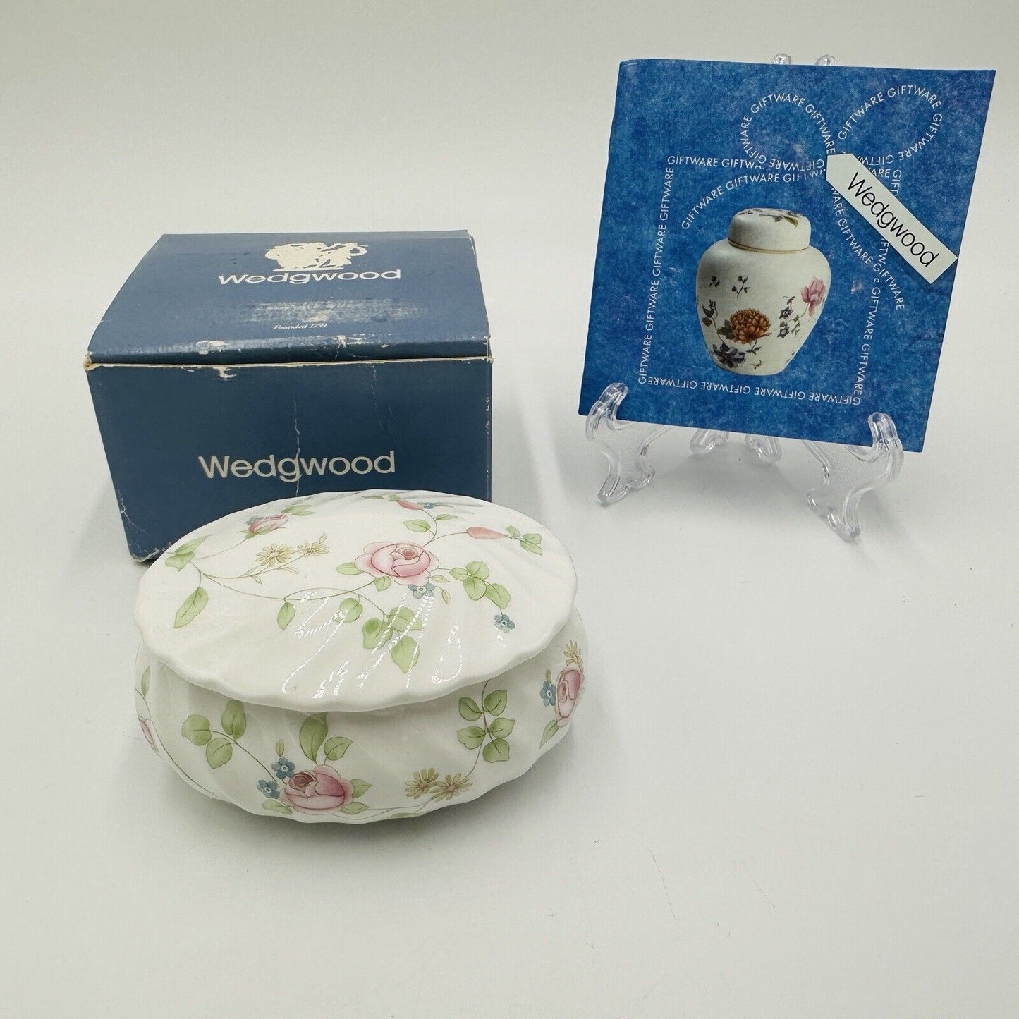 Wedgwood Rosehip 4in Trinket Ring Box Vanity Bone China Floral England Vintage