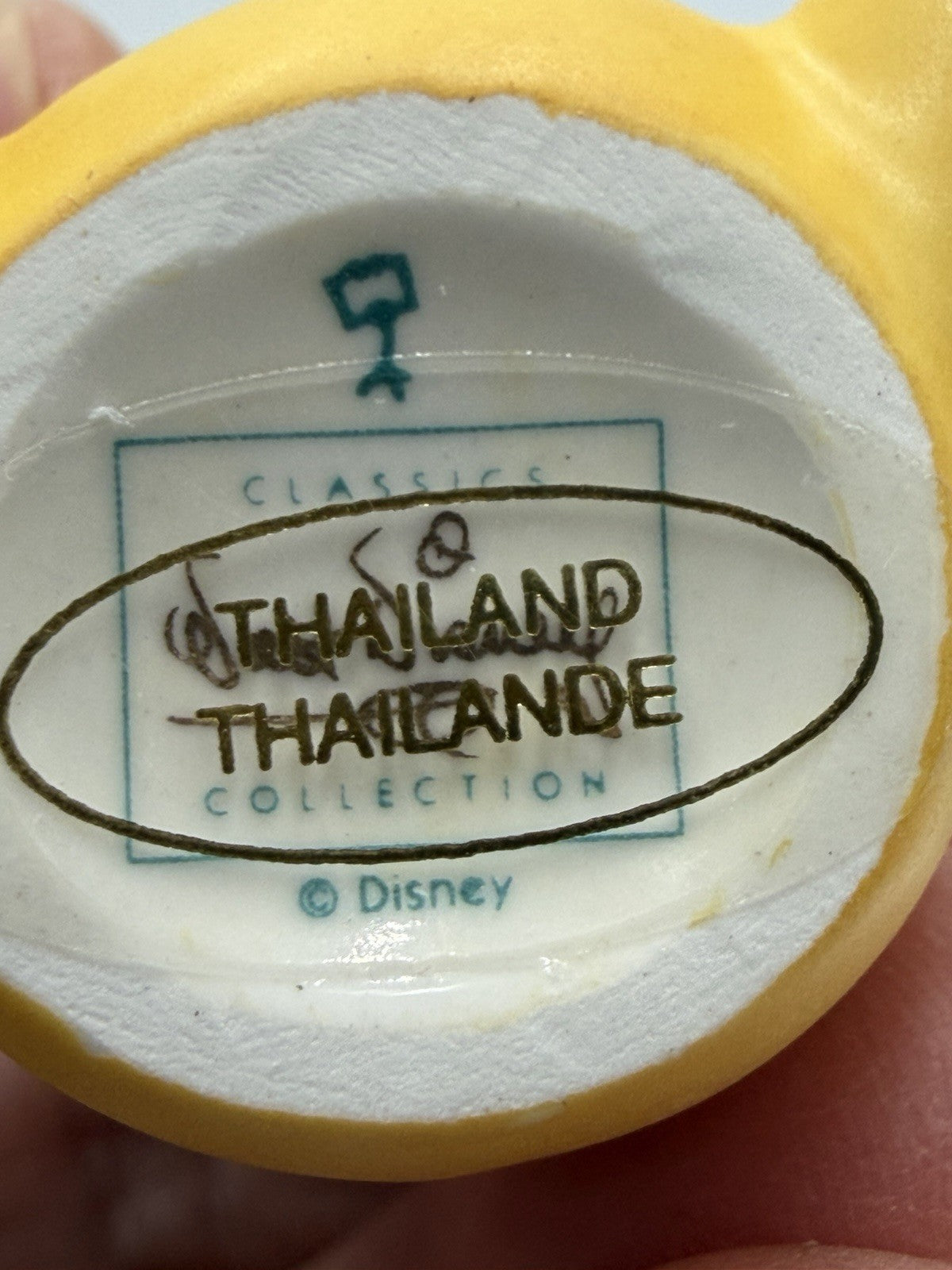 Walt Disney Classics Collection Up to The Honey Tree Winnie Pooh Ornament NIB