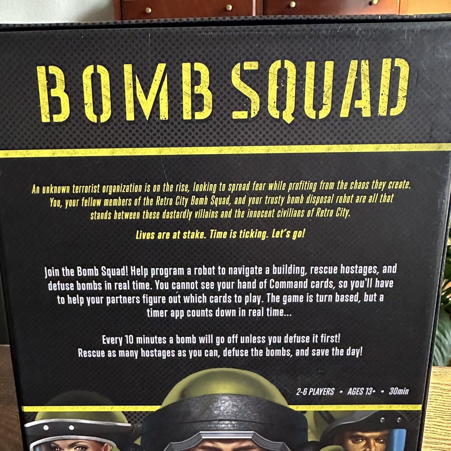 Tasty Minstrel Bomb Squad 2015 2-6 players 30 minutes Complete Board Game