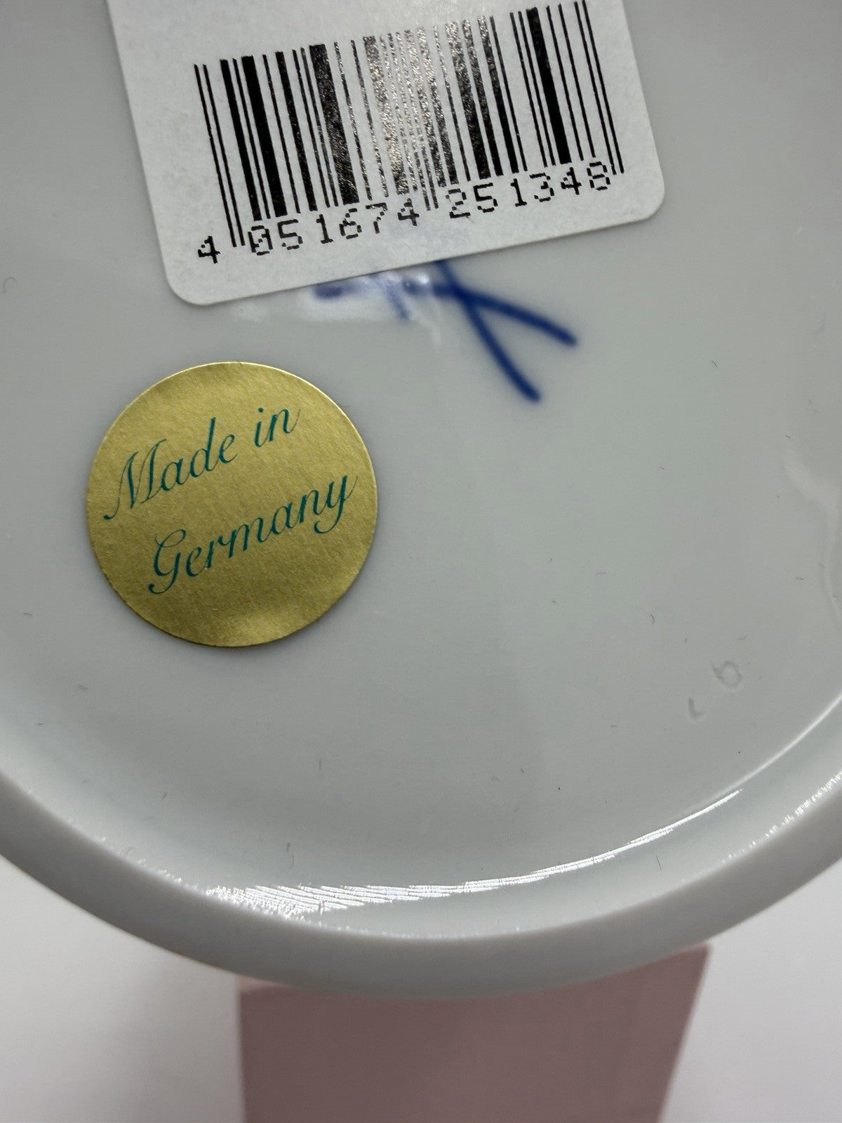 New Meissen Porcelain Germany Berlin Kisses Coffee Mug 3.5”H Box