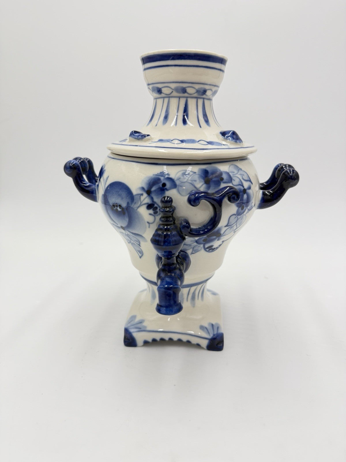 Vtg USSR Porcelain GZHEL Samovar White Blue 8.5” Handmade Tea Urn Floral