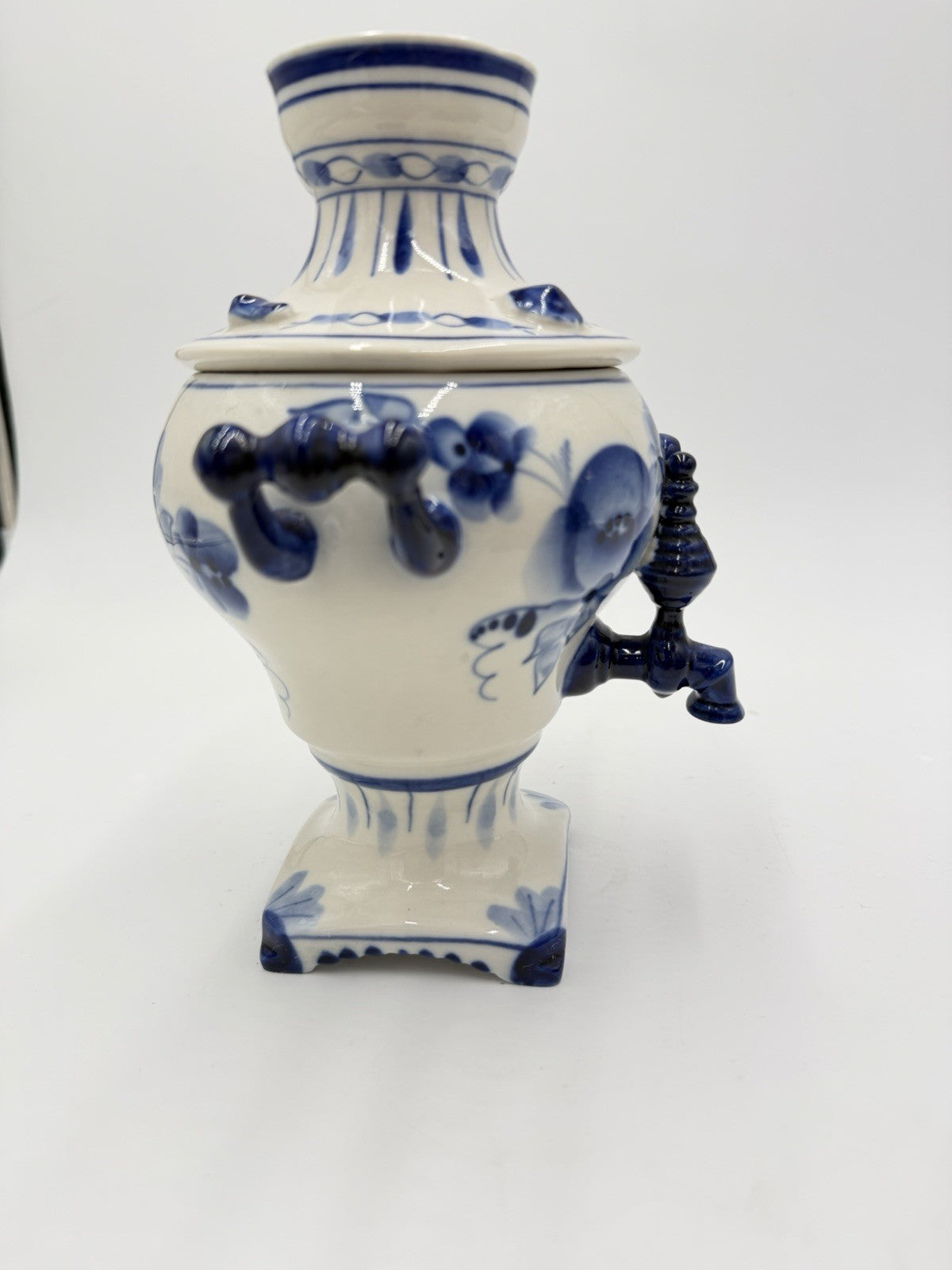 Vtg USSR Porcelain GZHEL Samovar White Blue 8.5” Handmade Tea Urn Floral