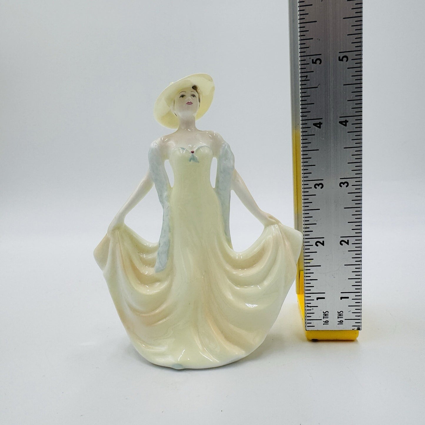 Coalport Porcelain England Heart To Heart Encore Fashion Lady Figurine 5in