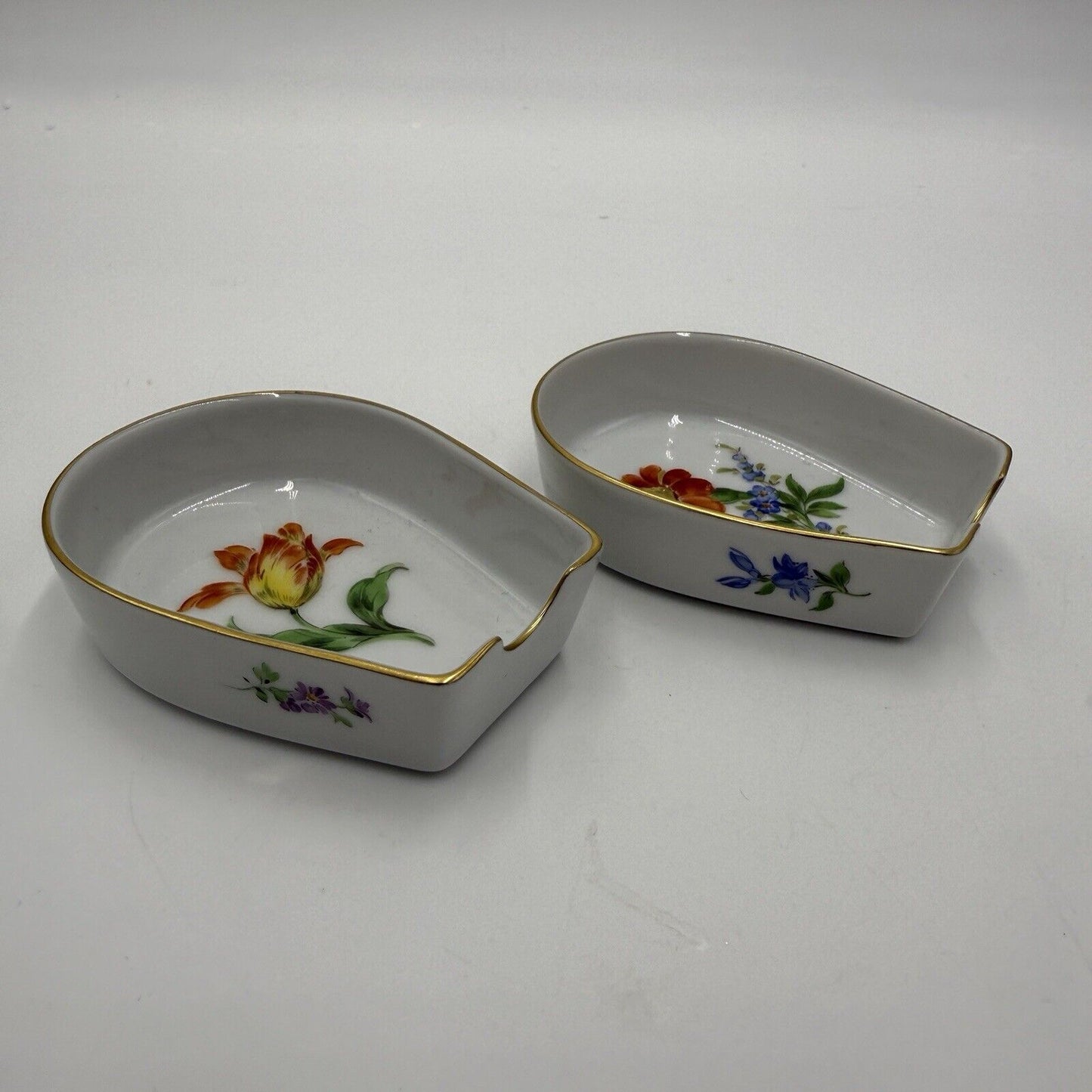 Antique 19th Century Pair Of Meissen Porcelain Floral Painted Ashtrays Germany