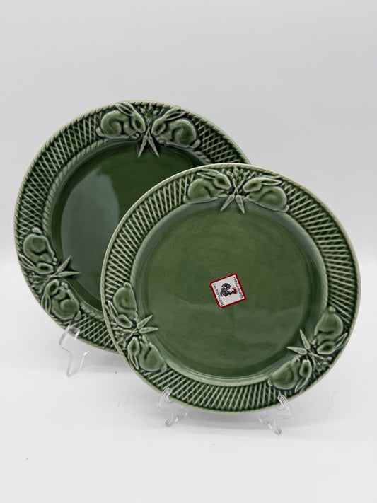Bordallo Pinheiro Art Pottery Green Embossed Rabbits Bunny Dinner /dessert Plate