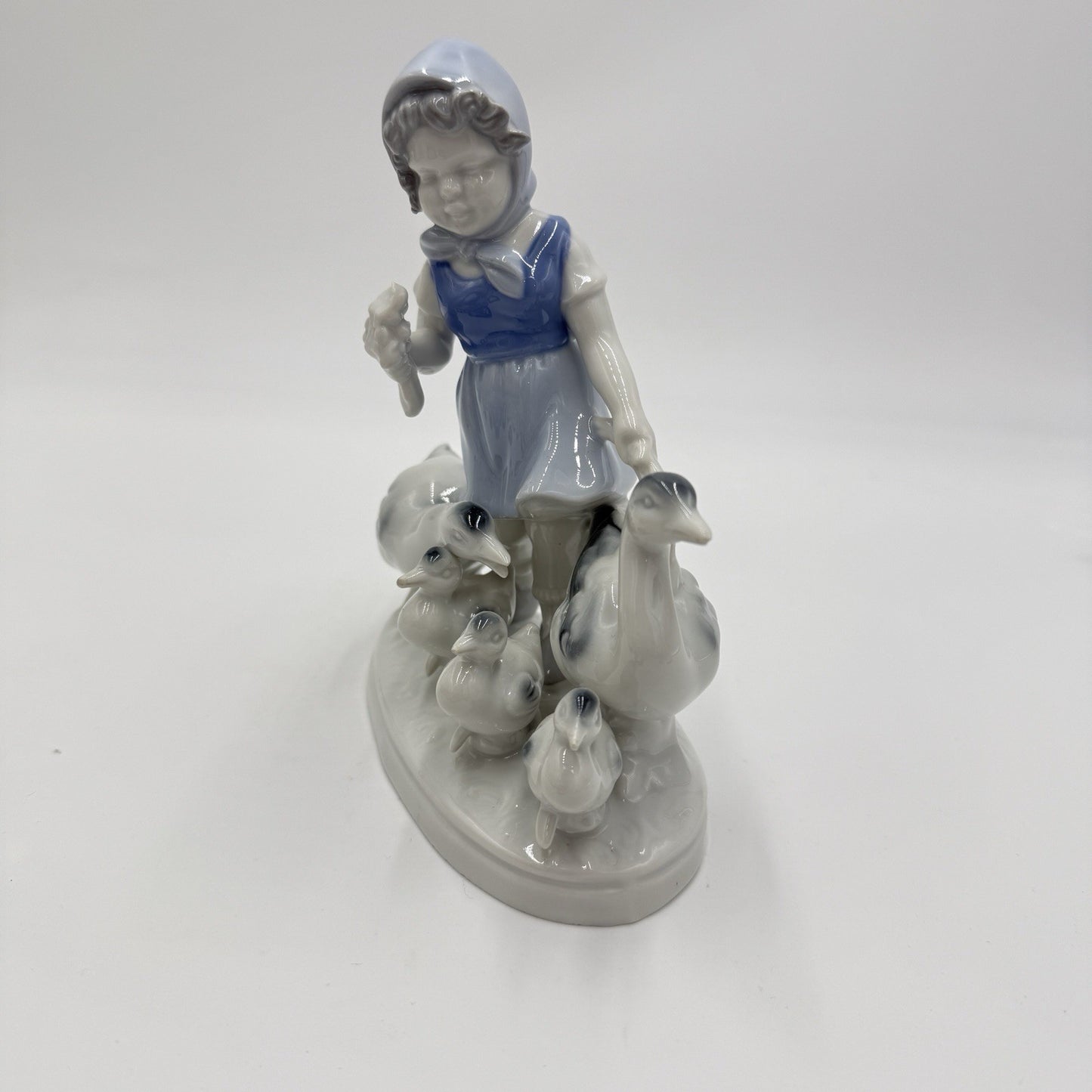 1940 Gerold Porzellan Bavaria Western Germany Figurine Girl W/ Geese Ducks