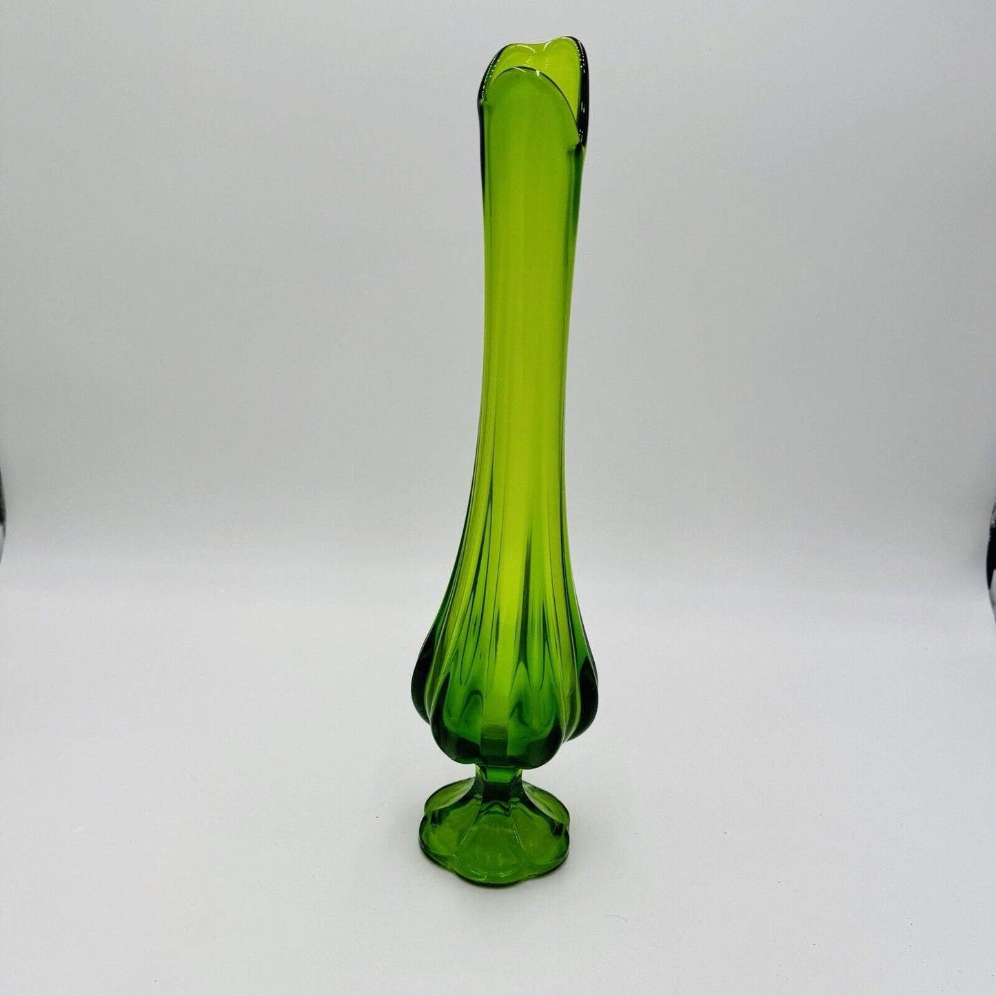 L. E. Smith Swung Green 6 Petal Vase 15in Large Glass USA Design Decor MCM