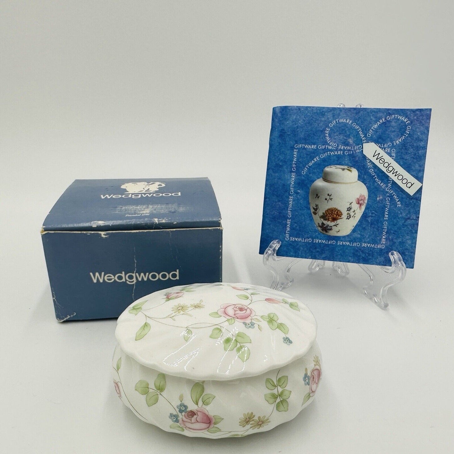 Wedgwood Rosehip 4in Trinket Ring Box Vanity Bone China Floral England Vintage