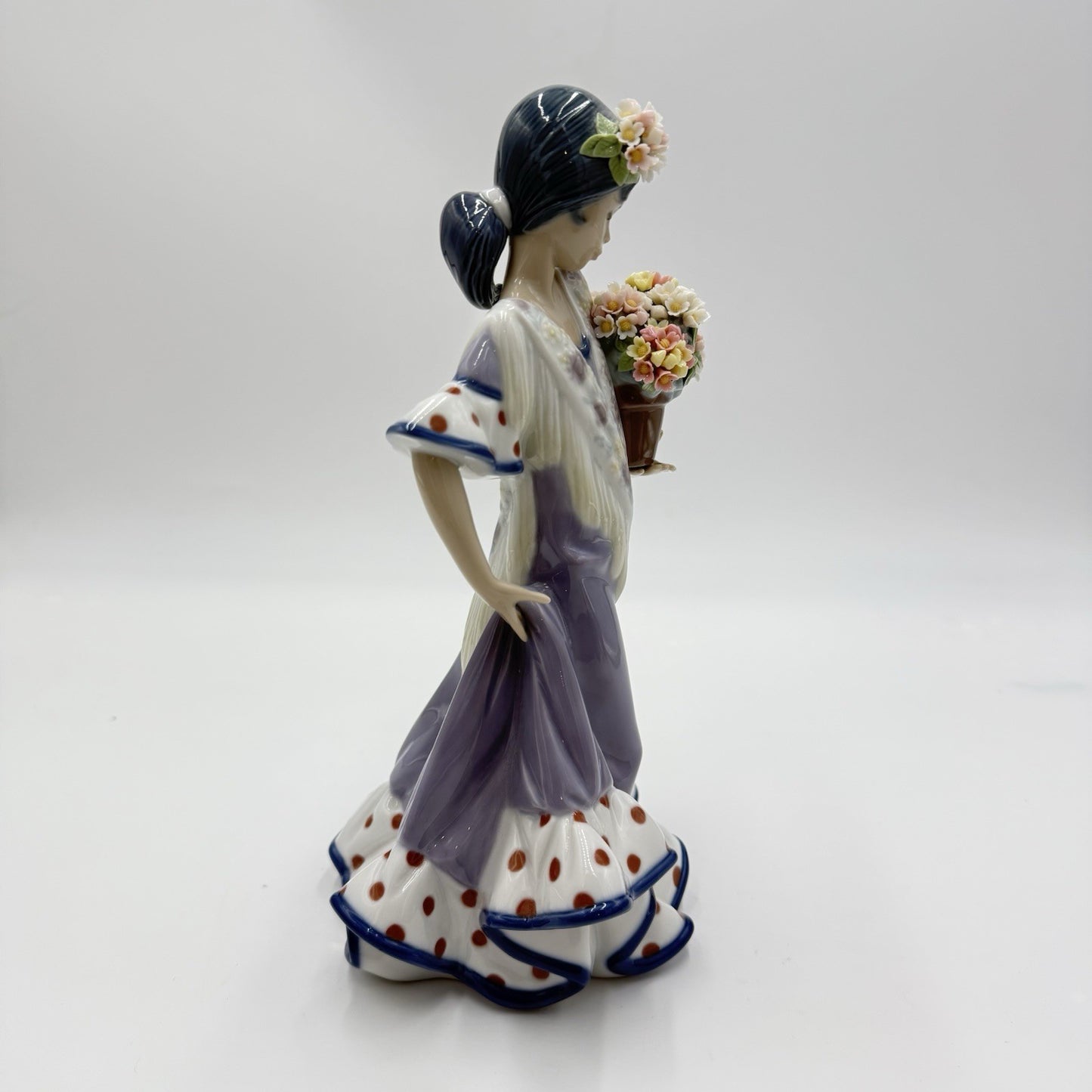 Vintage Lladro Spain FLOR MARIA Girl With Flowers Porcelain Figurine 5490 10”