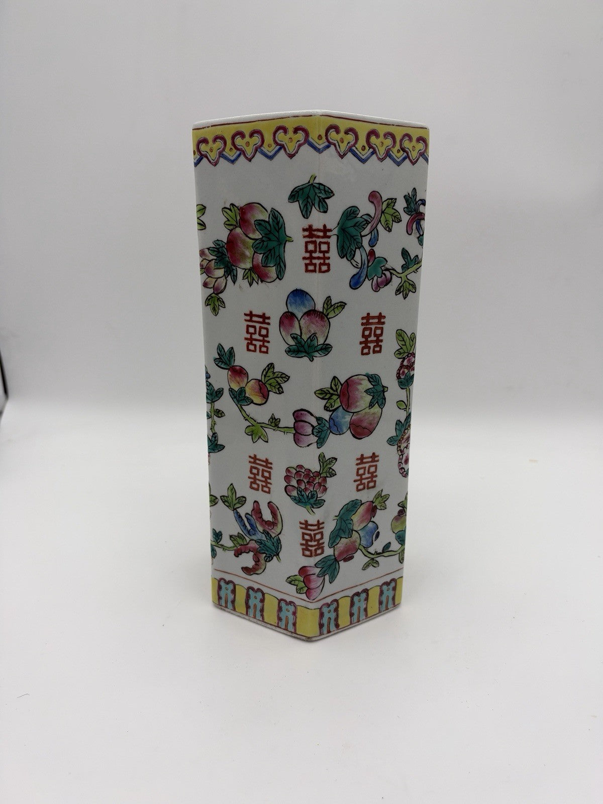 Antique Chinese hexagonal brush Porcelain Da Qing Tongzhi Nian Zhi Peaches Vase