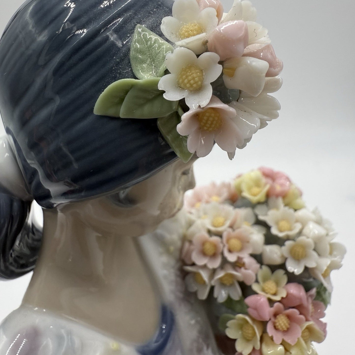 Vintage Lladro Spain FLOR MARIA Girl With Flowers Porcelain Figurine 5490 10”