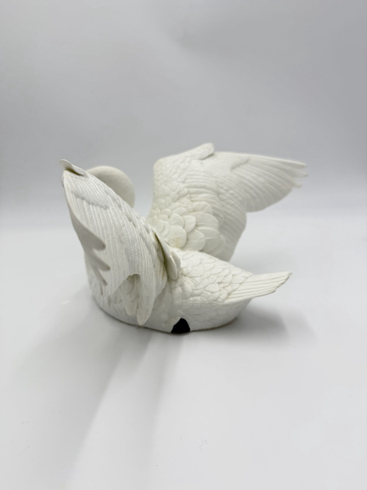 Lenox Fine Porcelain The Magestic Swan White Signed Figurine 5”Hx 10”Wx7”L Rare