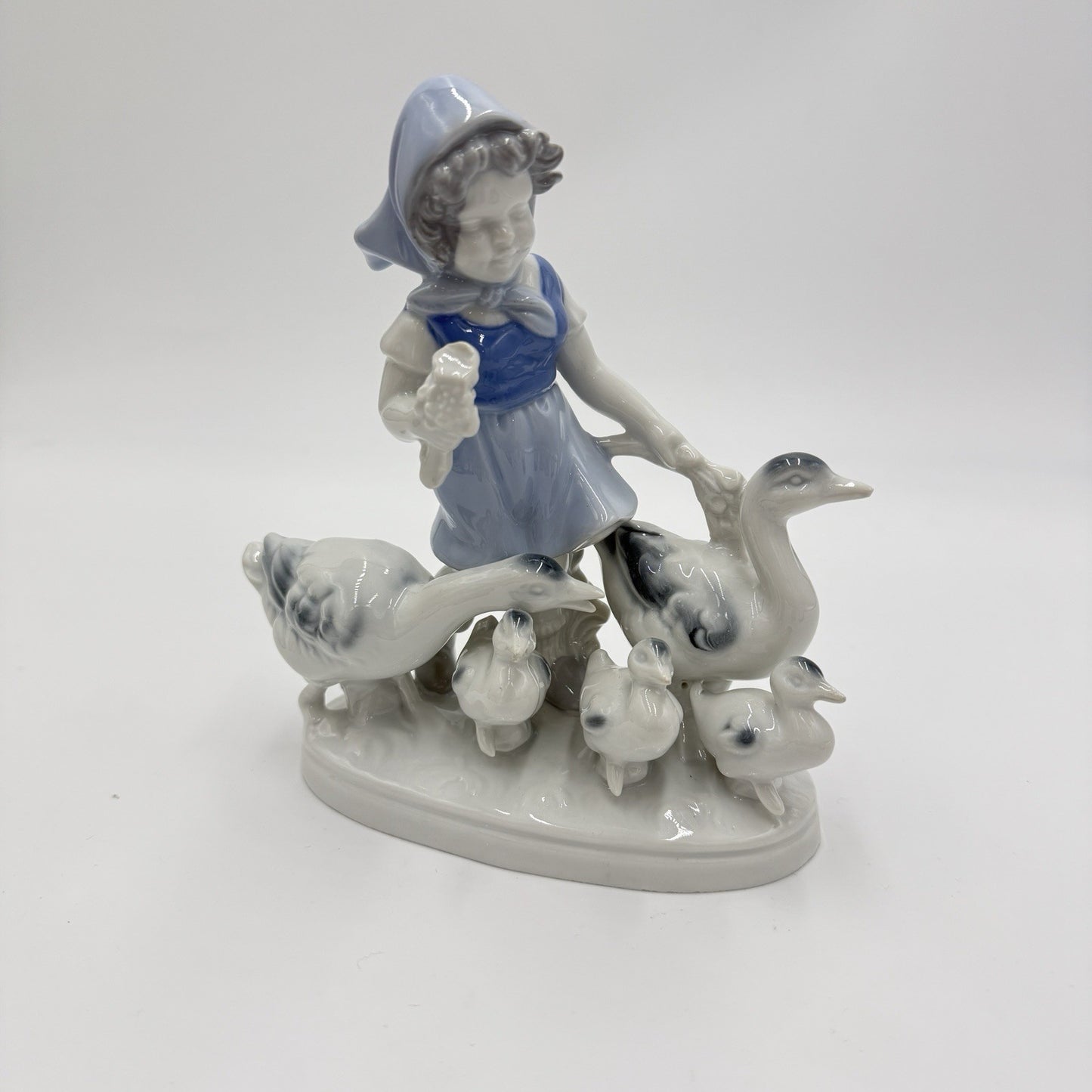 1940 Gerold Porzellan Bavaria Western Germany Figurine Girl W/ Geese Ducks