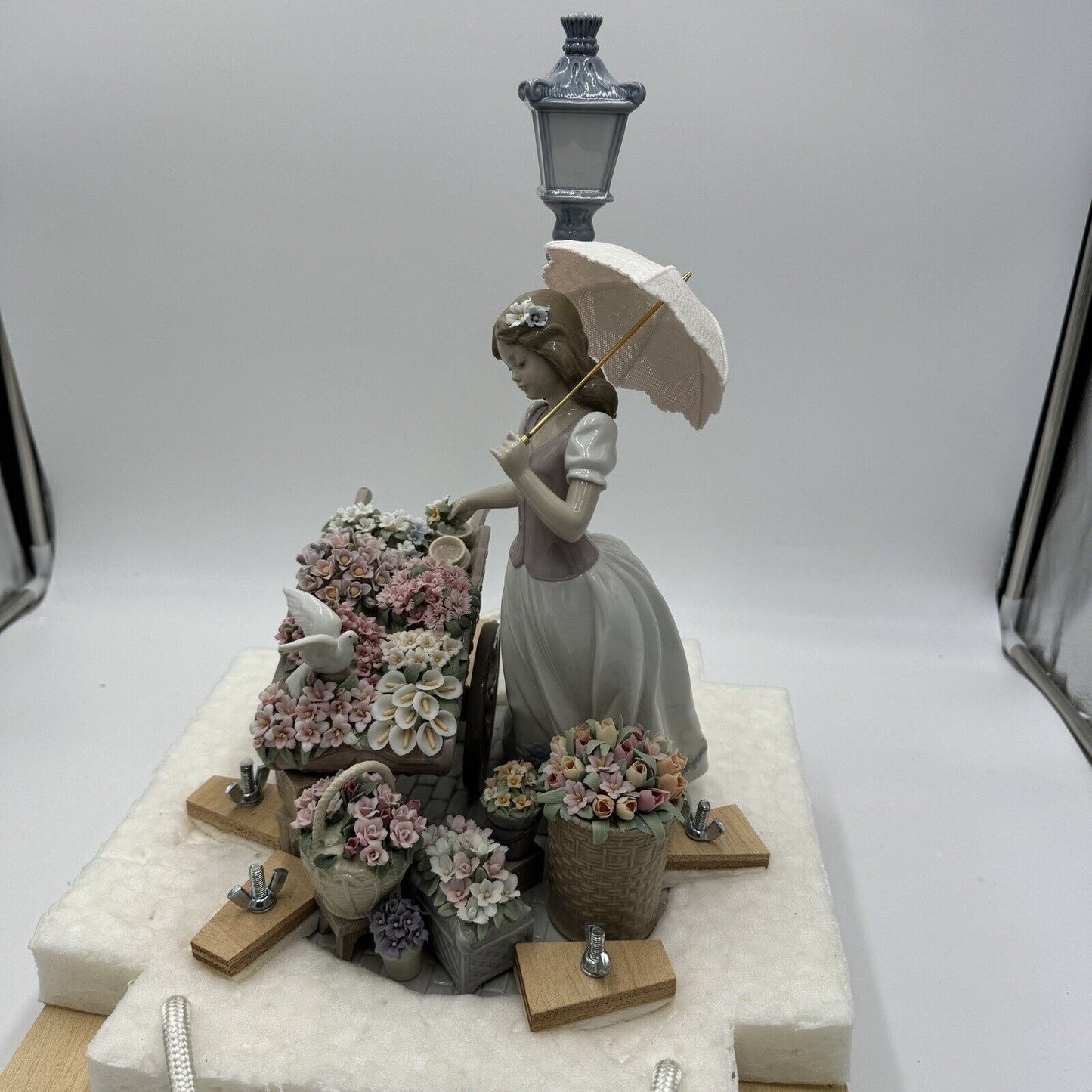 Lladro Sculpture Flowers For Everyone 15in Girl Parasol Boxed Large Lladró Spain